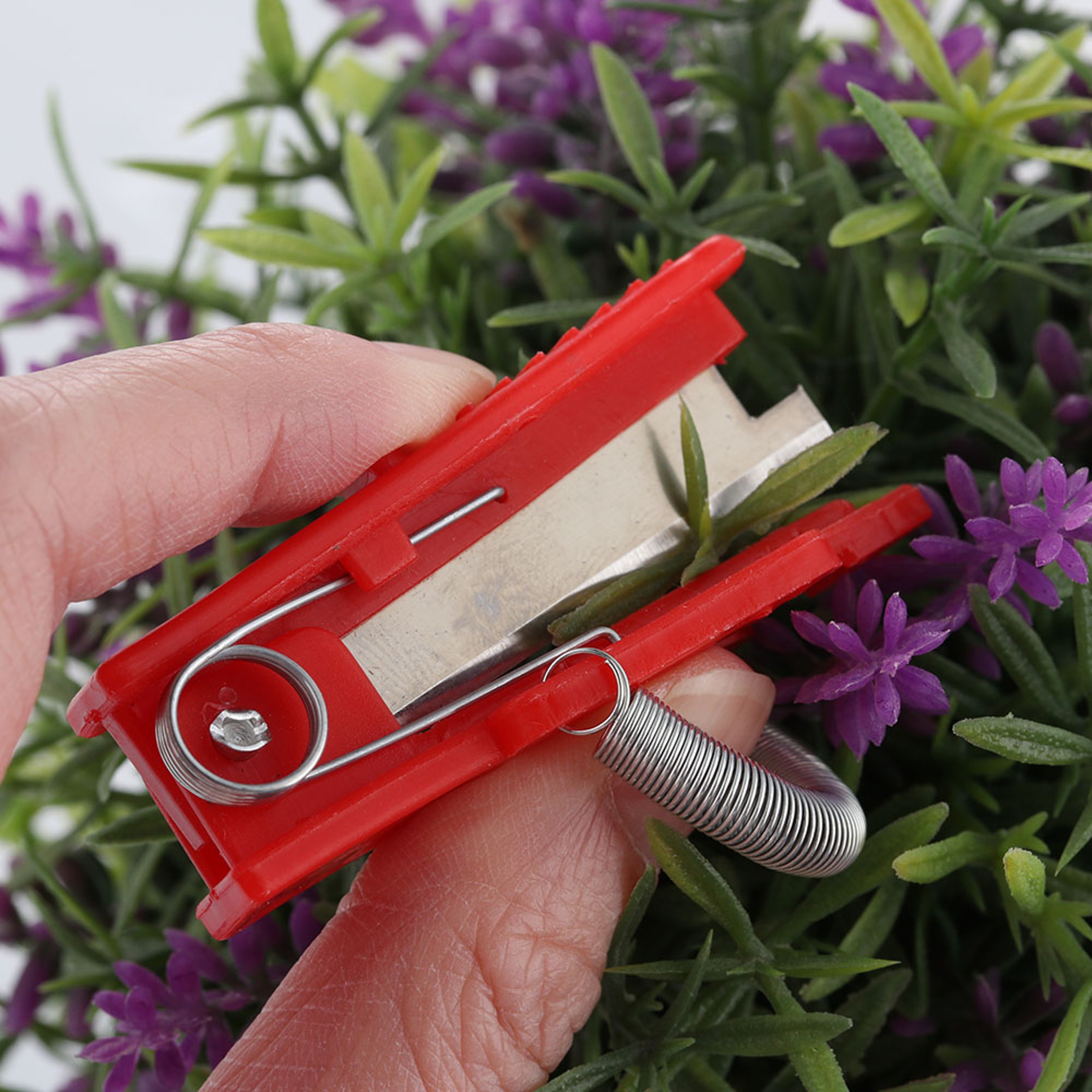 DIY Thumb Vegetable Knife Separator Harvesting Tool – view 1