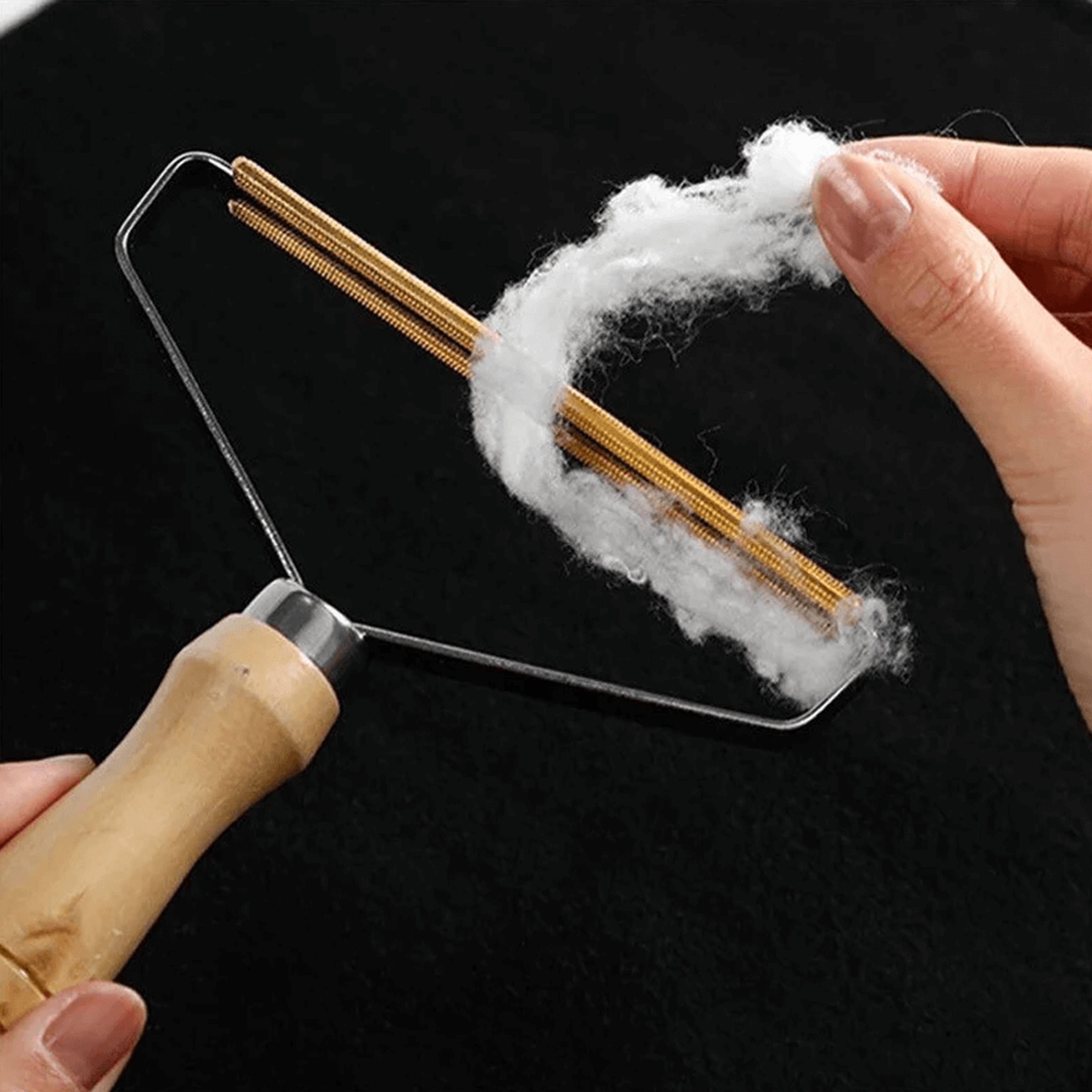 Wooden Lint Remover – view 2