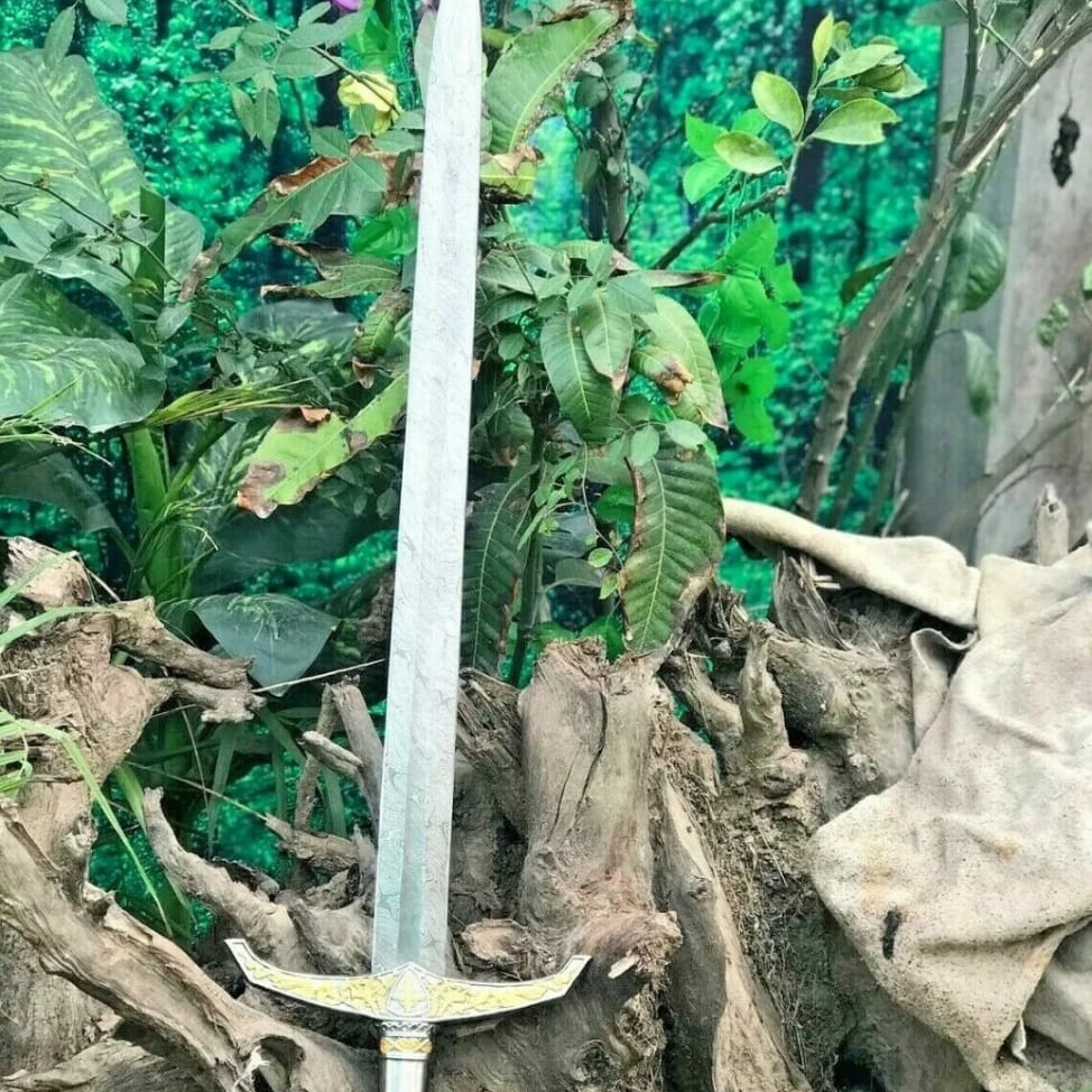 Templar's Sword Two Handed Longsword Damascus Steel Viking Sword with Metal Handle – view 1