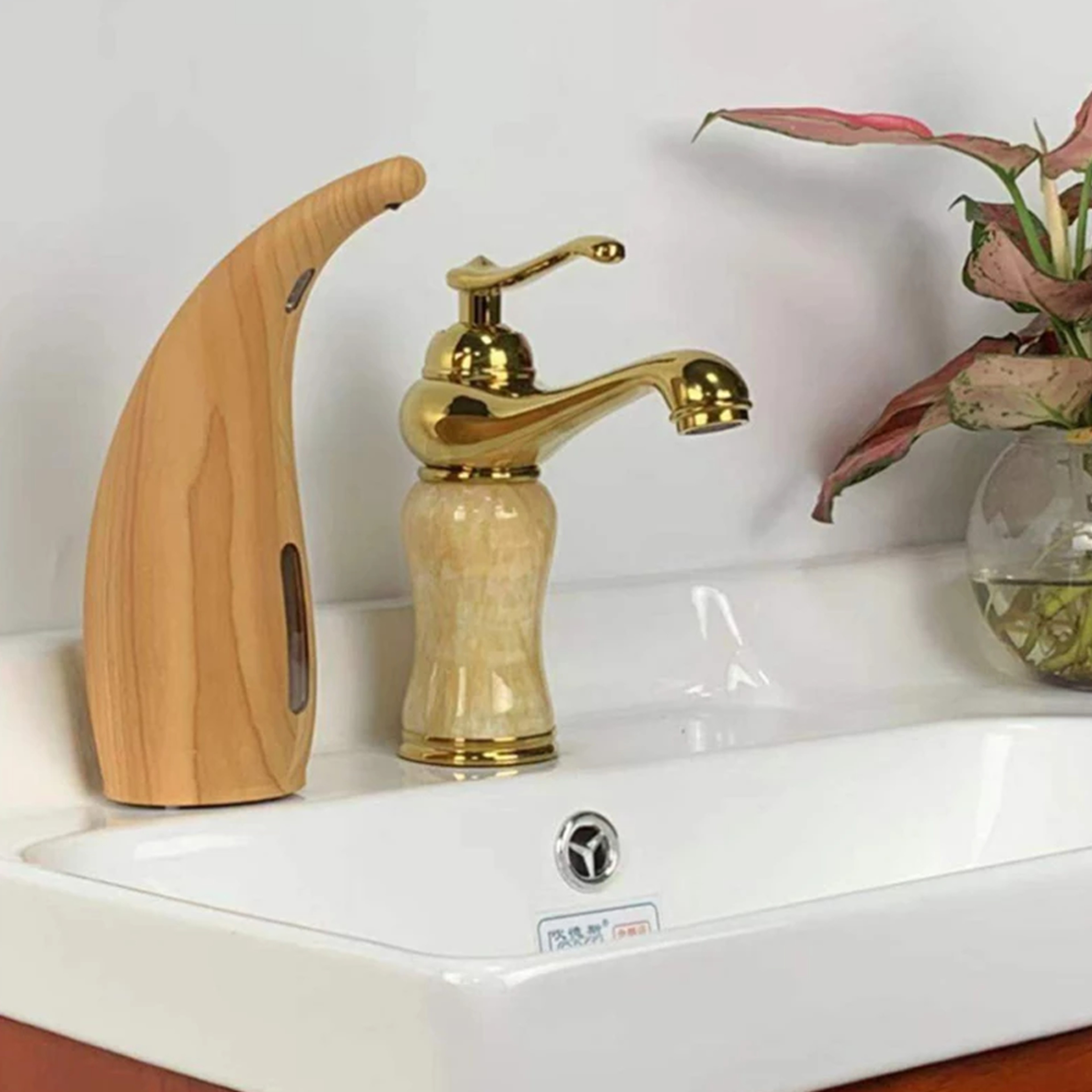 Chic-Looking Touchless Automatic Soap Dispenser 4