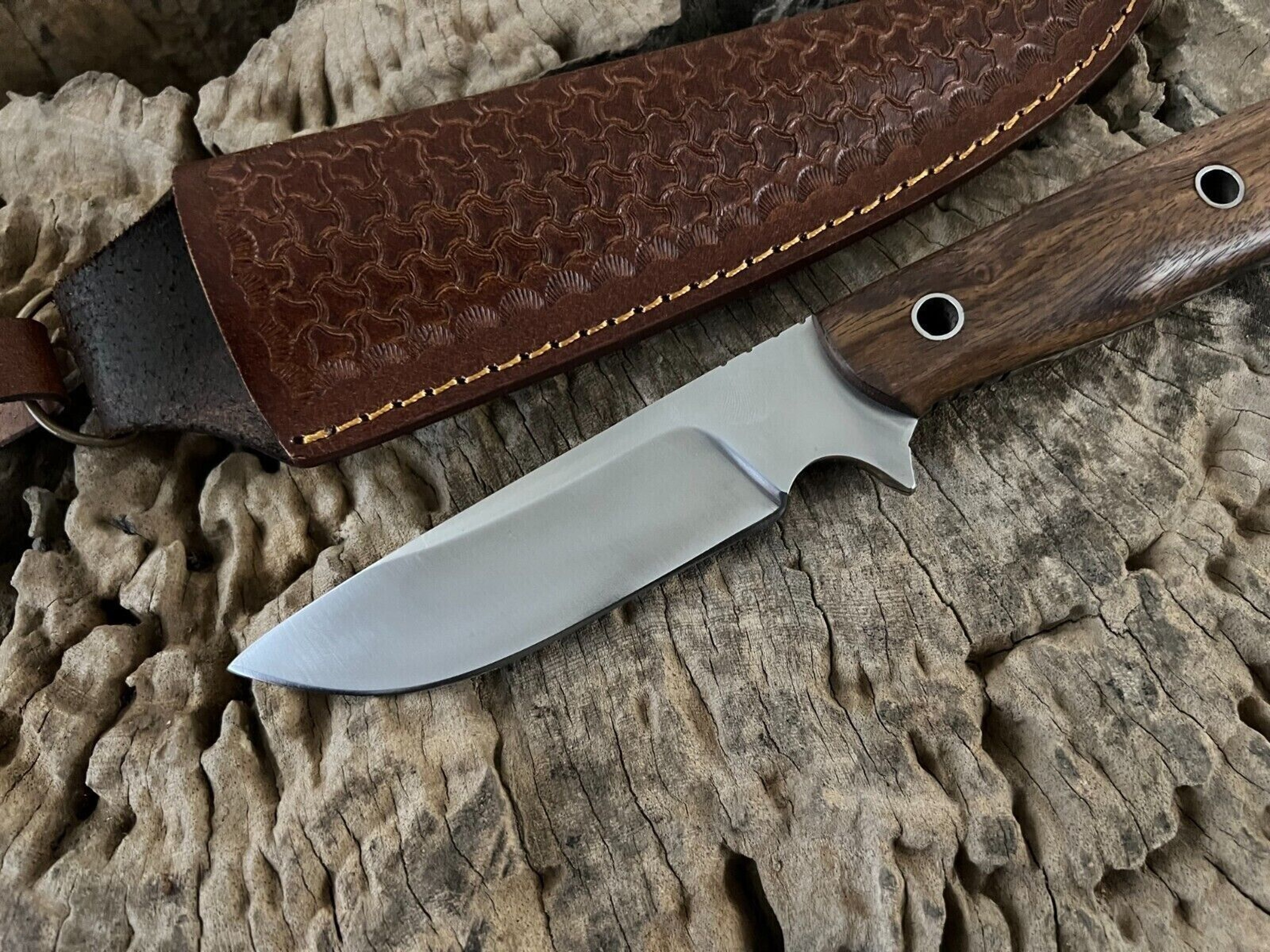 Handmade Carbon Steel Hunting Skinner Knife w/ Sheath | Bushcraft Survival Knife – view 1