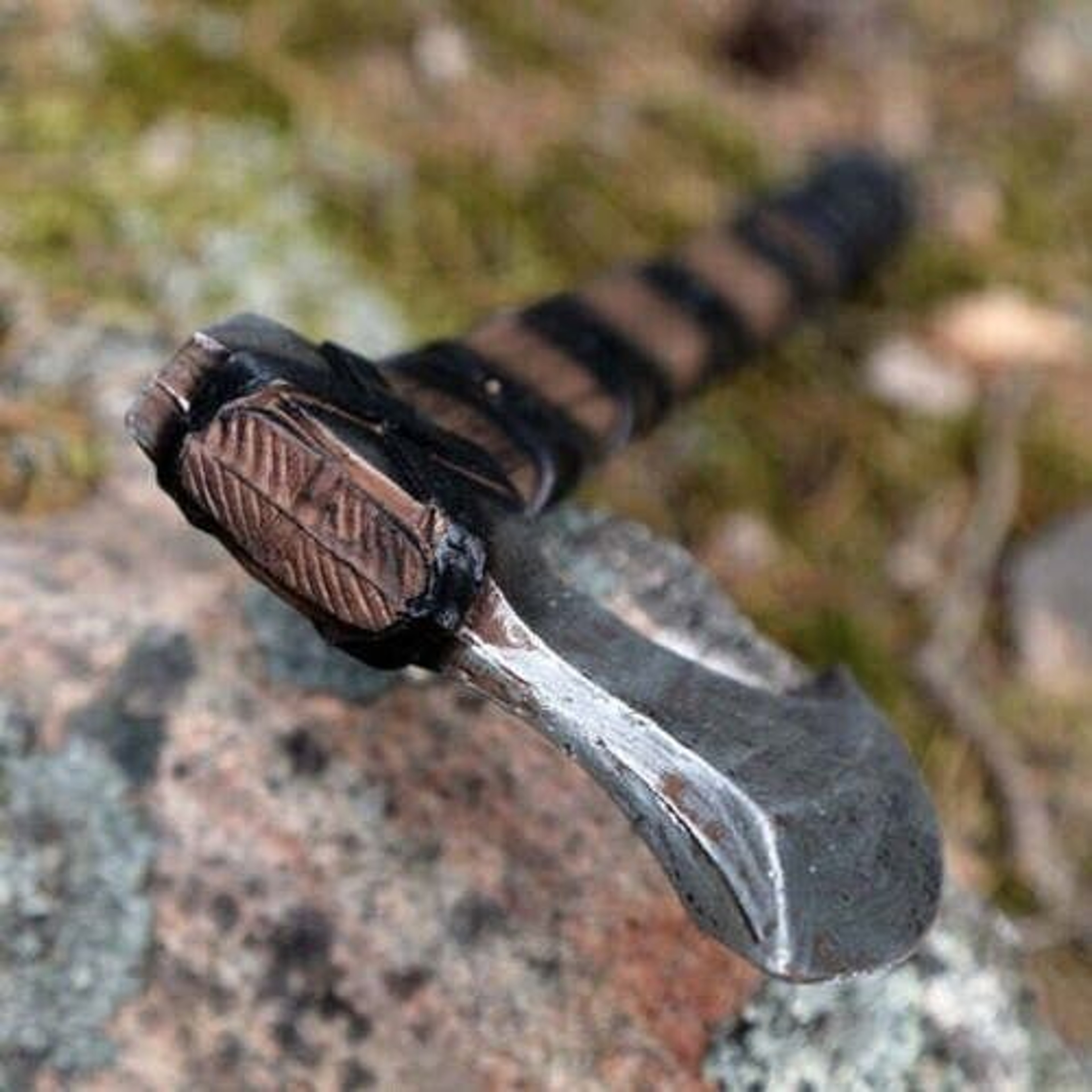 21.5 Inch Hand-Forged Carbon Steel Axe | 5 Inch Razor Edge Acid-Etched Head | Engraved Ash Wood Handle | Heavy-Duty Axe – view 4