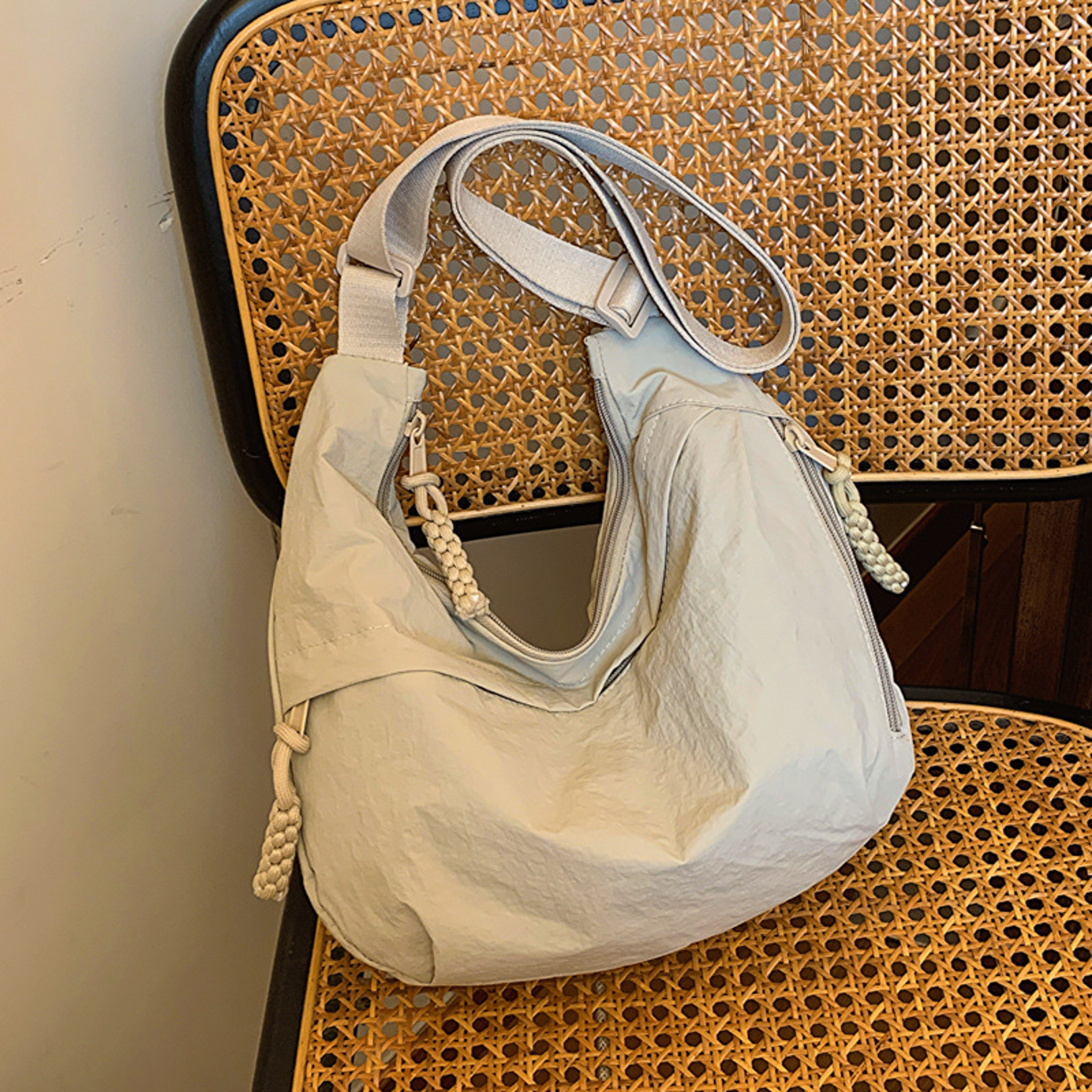 Dumpling Bag Minimalist Shoulder Bag Soft Pleated Fashion Purse For Everyday Style 2