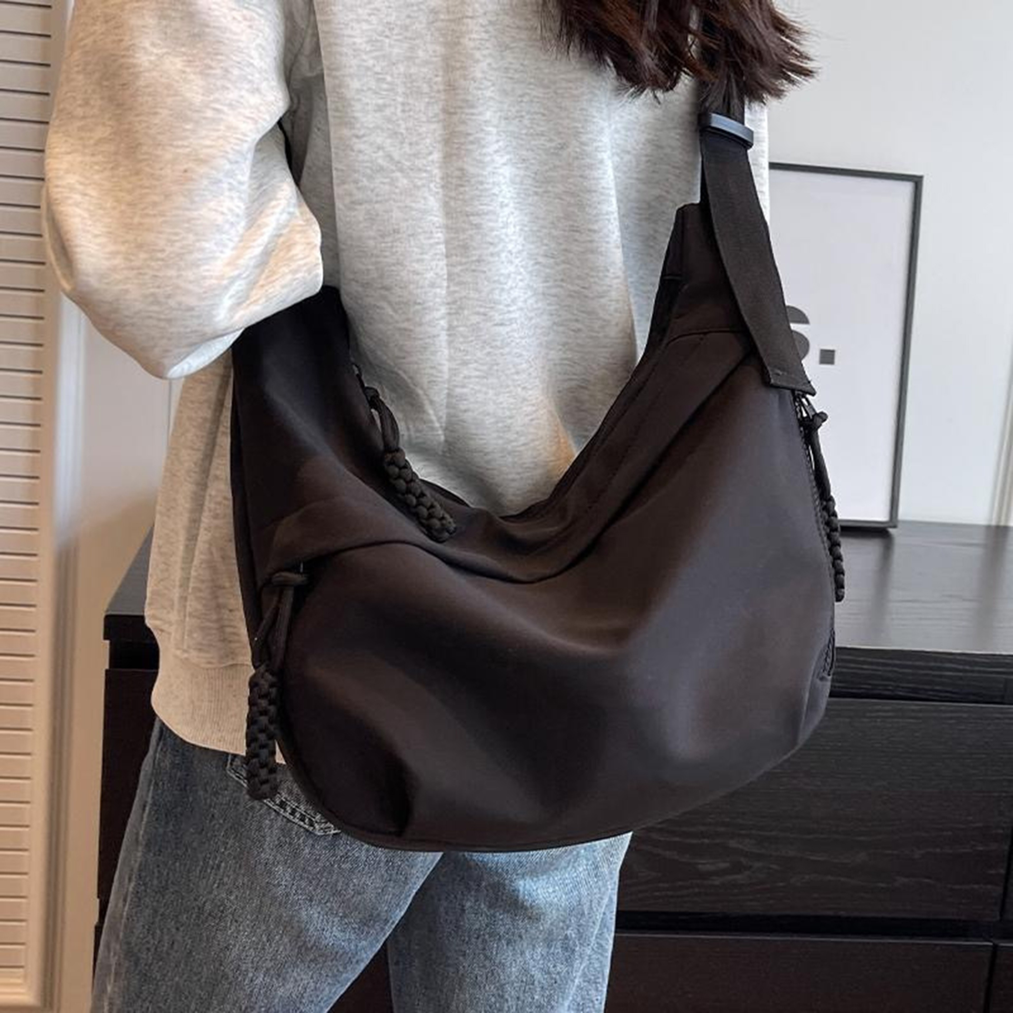 Classy Fashion Single Shoulder Bag Large Capacity Crossbody Commuting Bag for Everyday Use and Thoughtful Gift – view 3