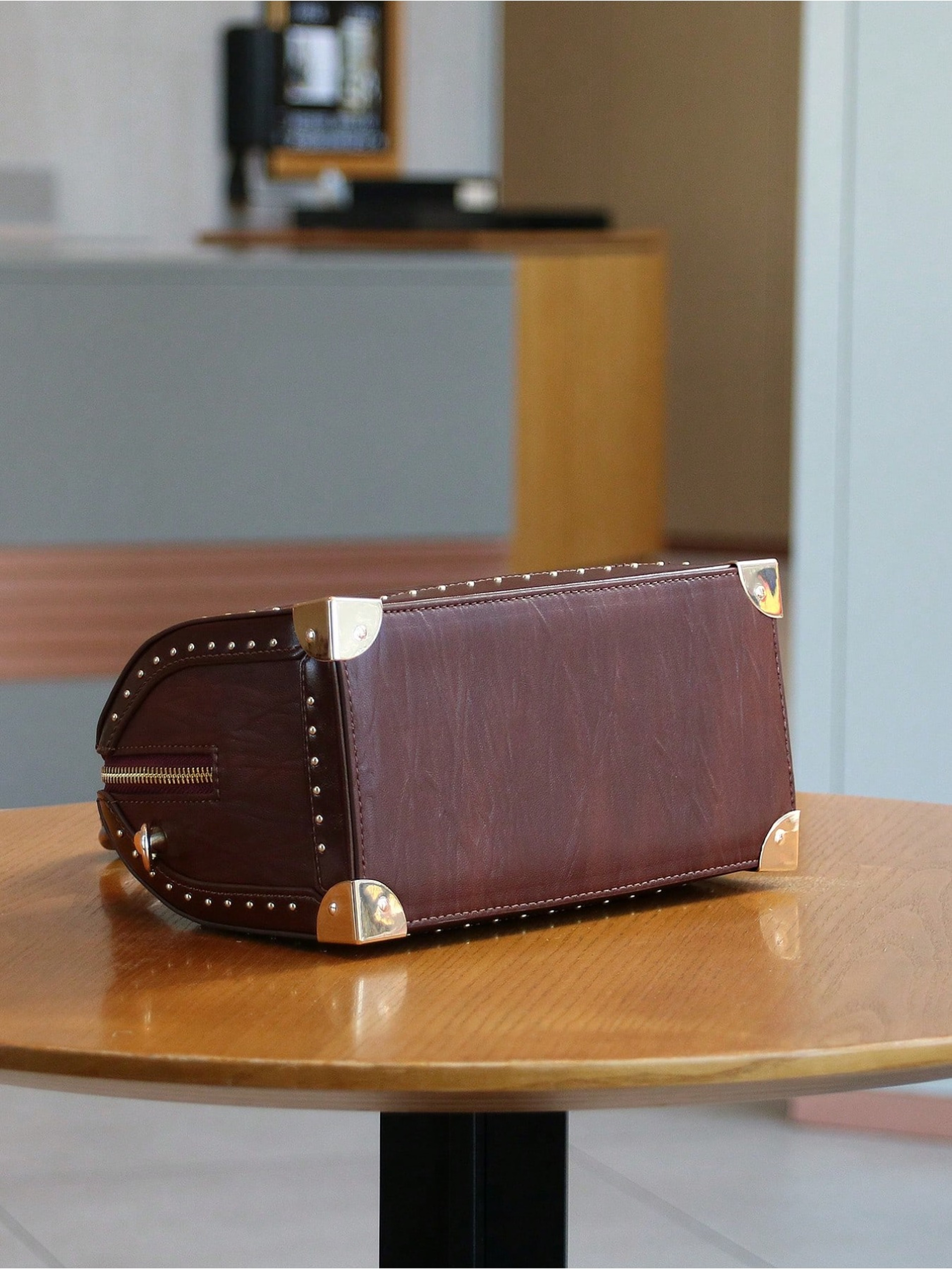 Fashionable Vintage Rivet BoxShaped Handbag For Women Personalized Street Style Boston Bag 2