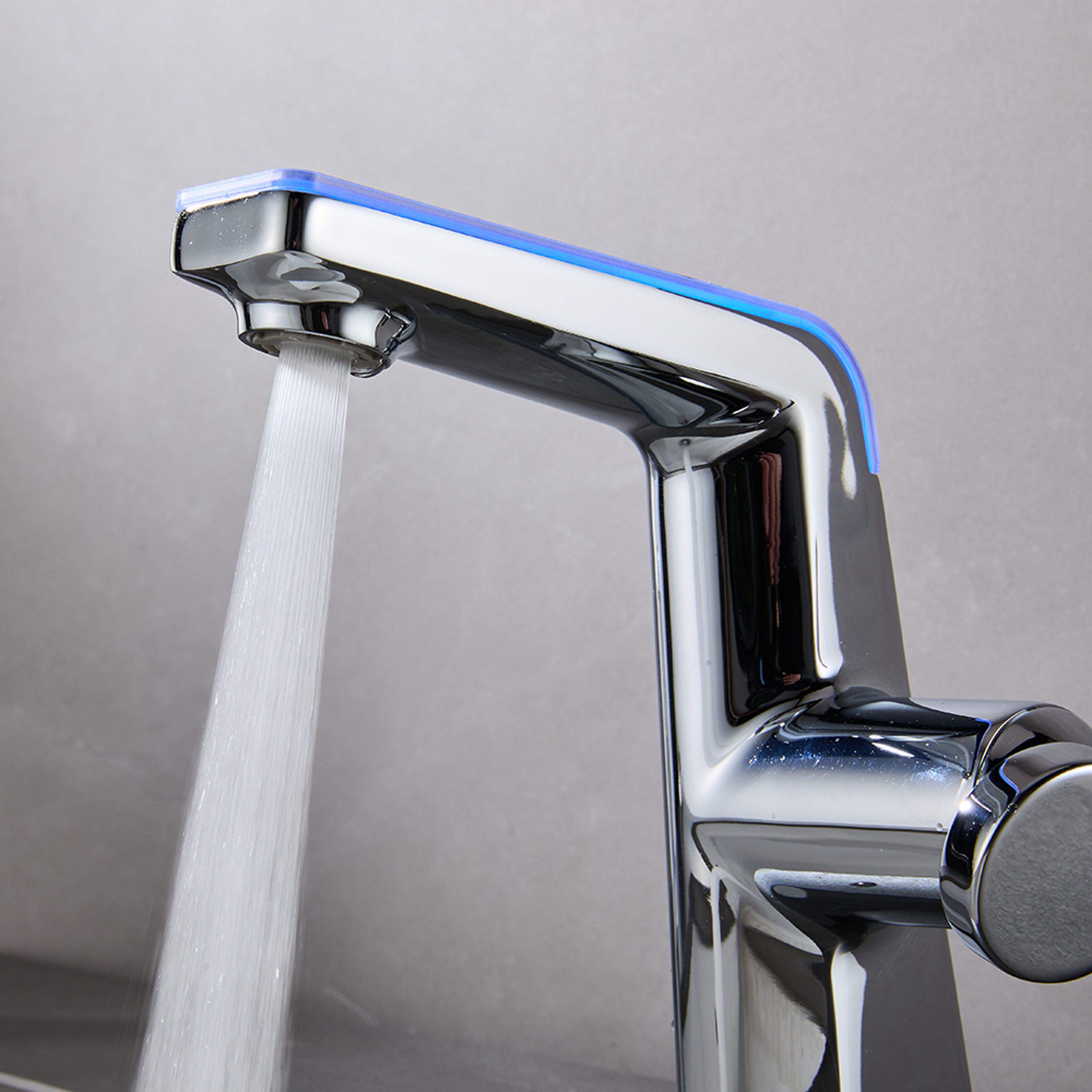 Smart LED Bathroom Sink Faucet with Temperature Display and Pull Out Sprayer – view 5