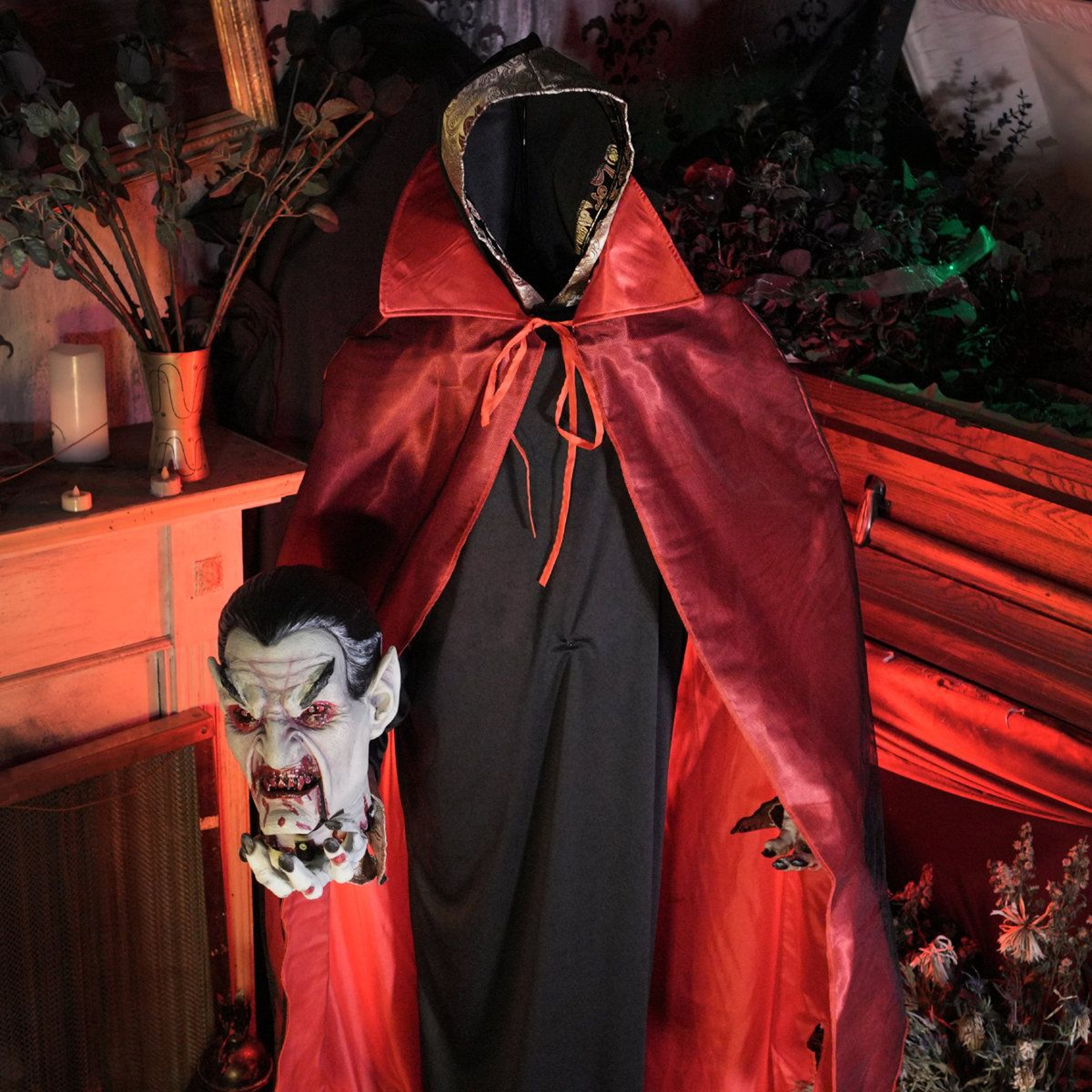 Decapitated Vampire Halloween Animatronic With Red LED Eyes 2
