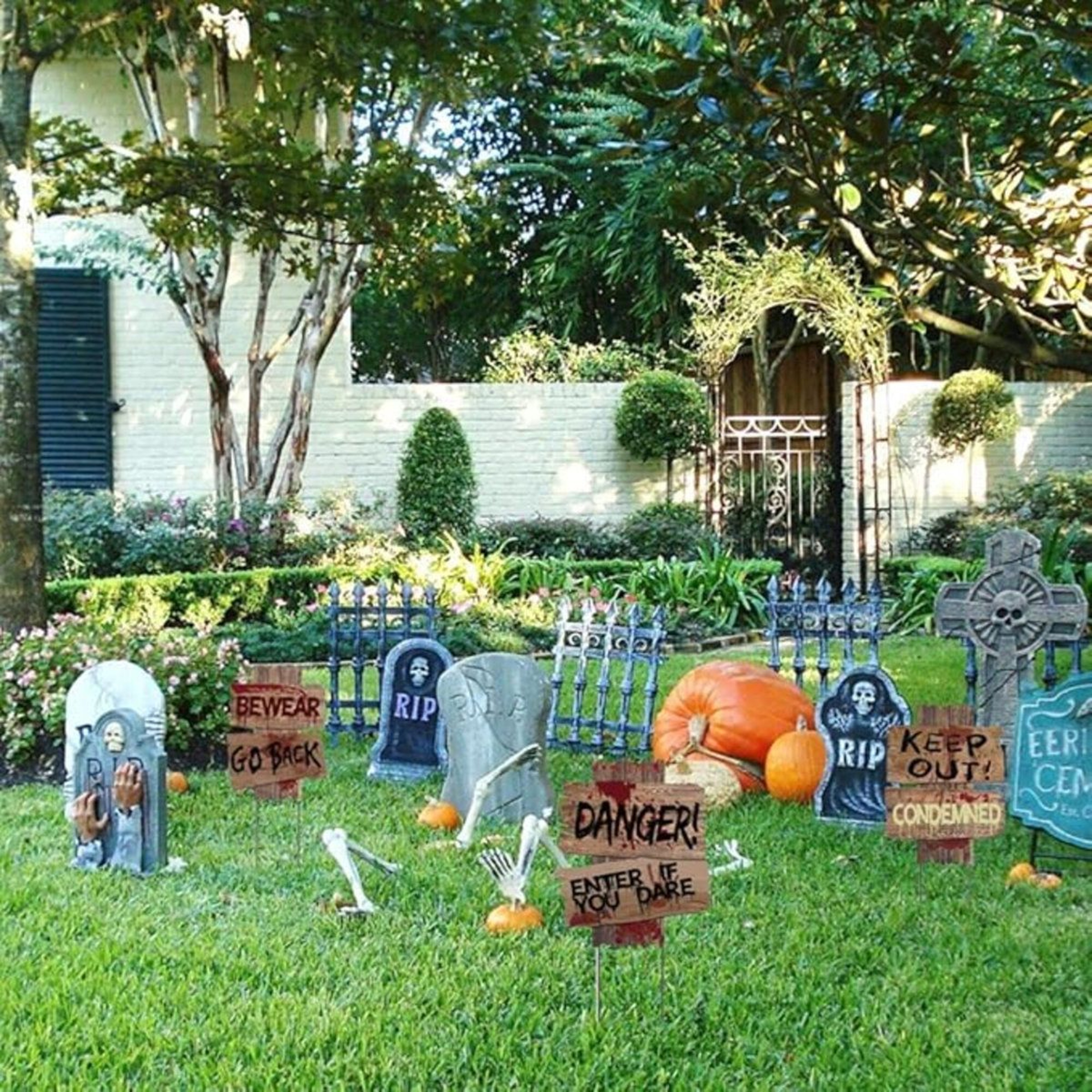 Halloween Zombie Vampire Yard Signs With Stakes 3