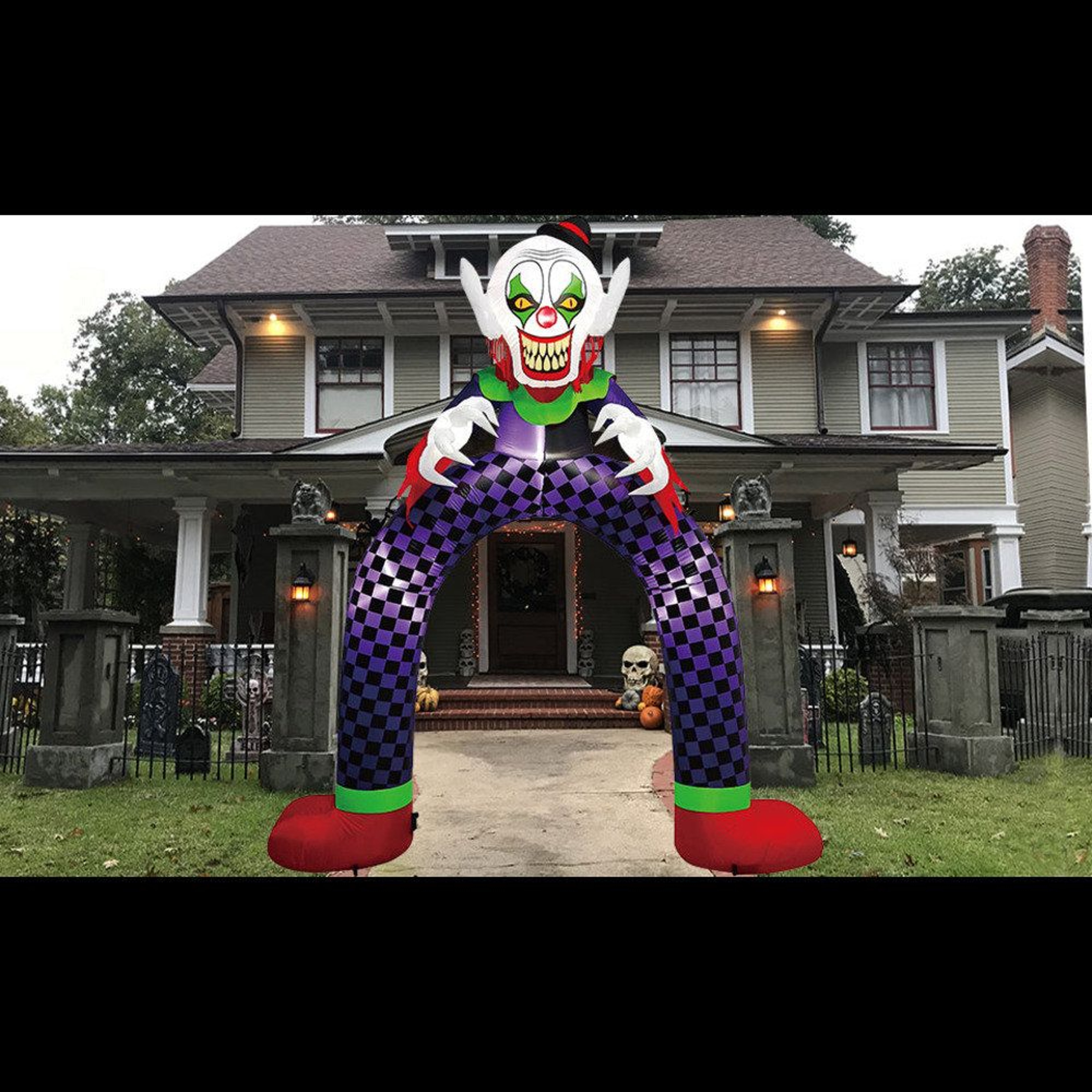 Staked Halloween Inflatable Outdoor Decoration With LED Lights 4