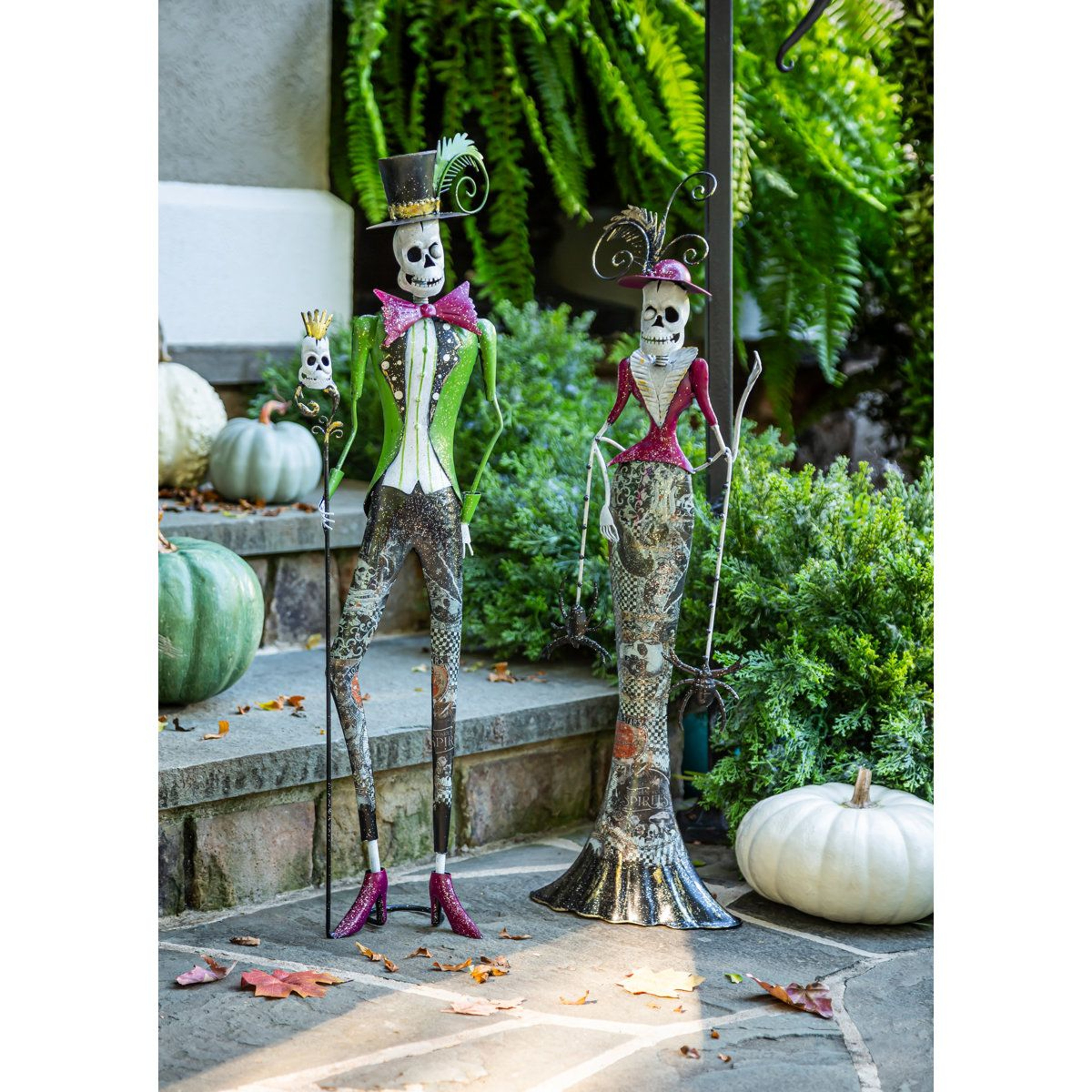 Metal Skeleton Man With Top Hat And Woman With Spiders Statue 0