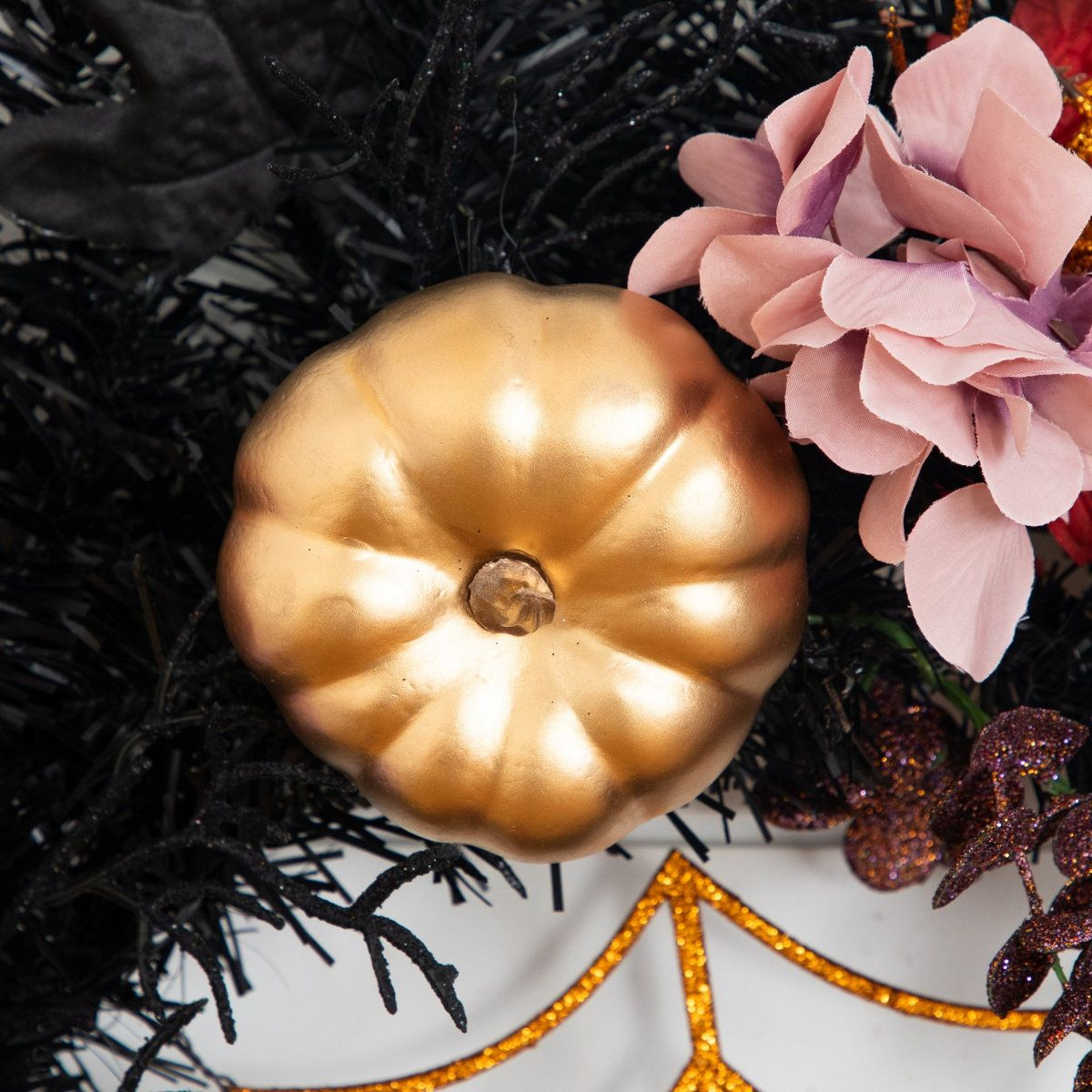 Artificial Halloween Wreath With Skulls Spiders And Pumpkins 2