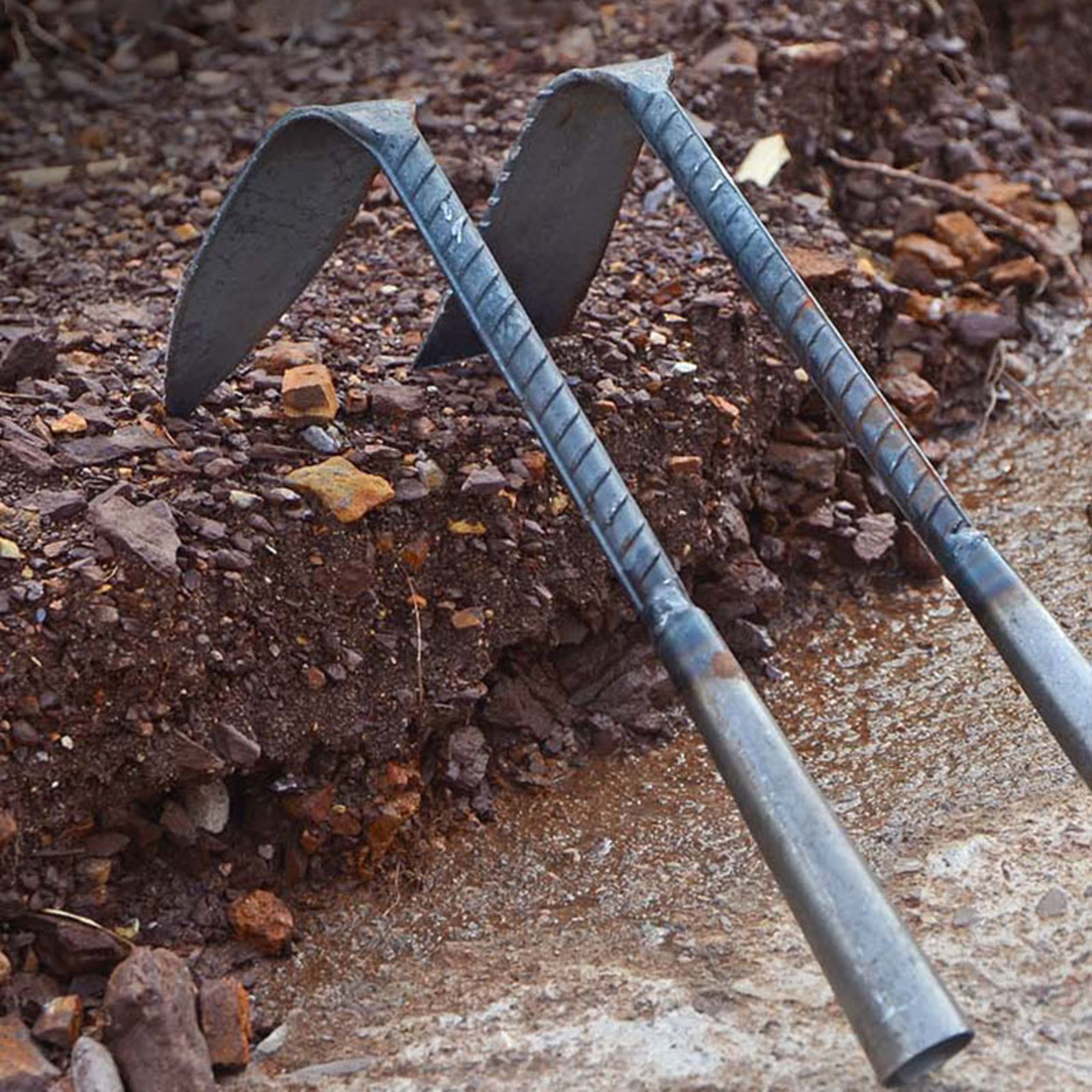 Forged Steel Garden Hoe Hand Cultivator for Weeding & Soil Loosening with cm Handle – view 1