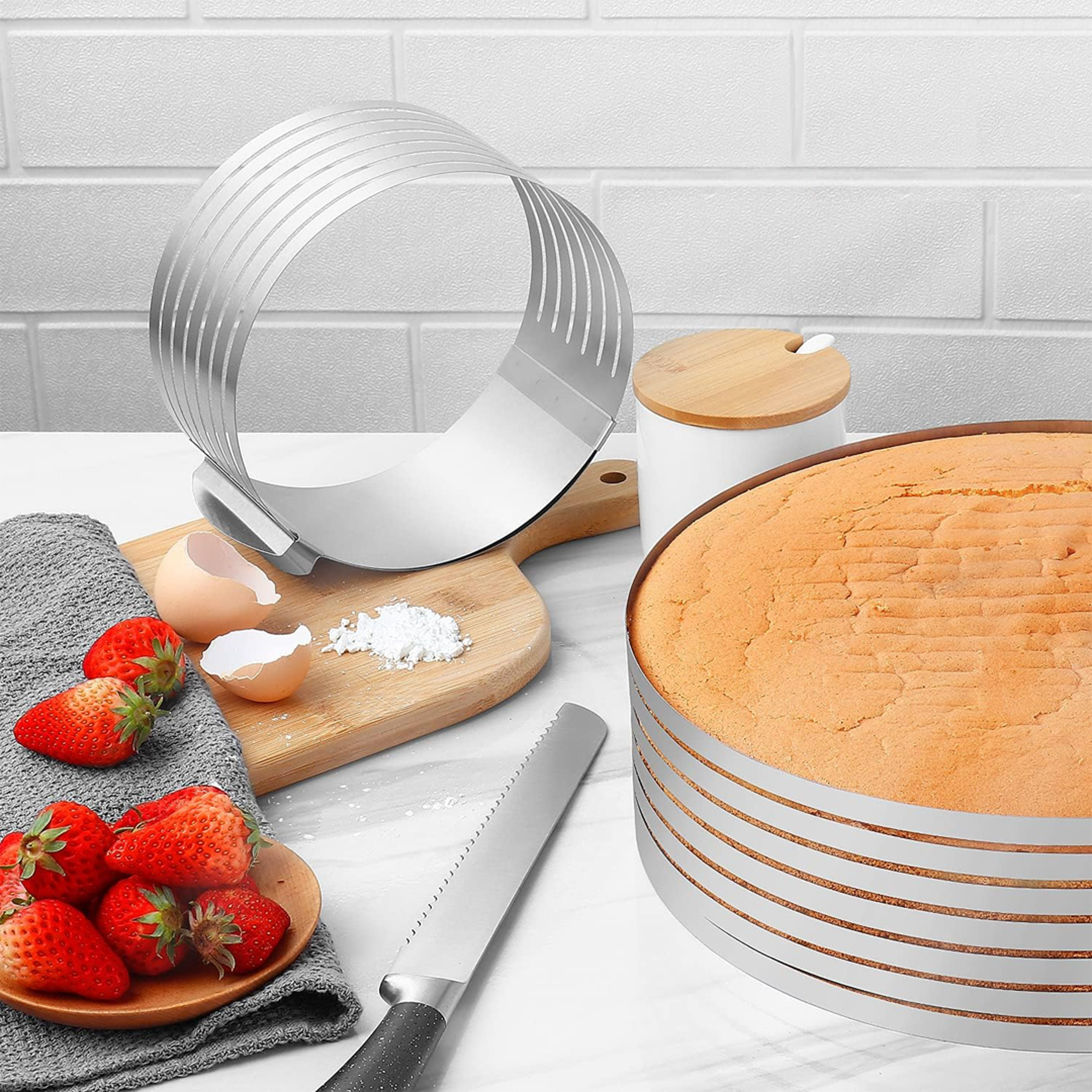 Adjustable stainless steel cake slicer for professional bakers