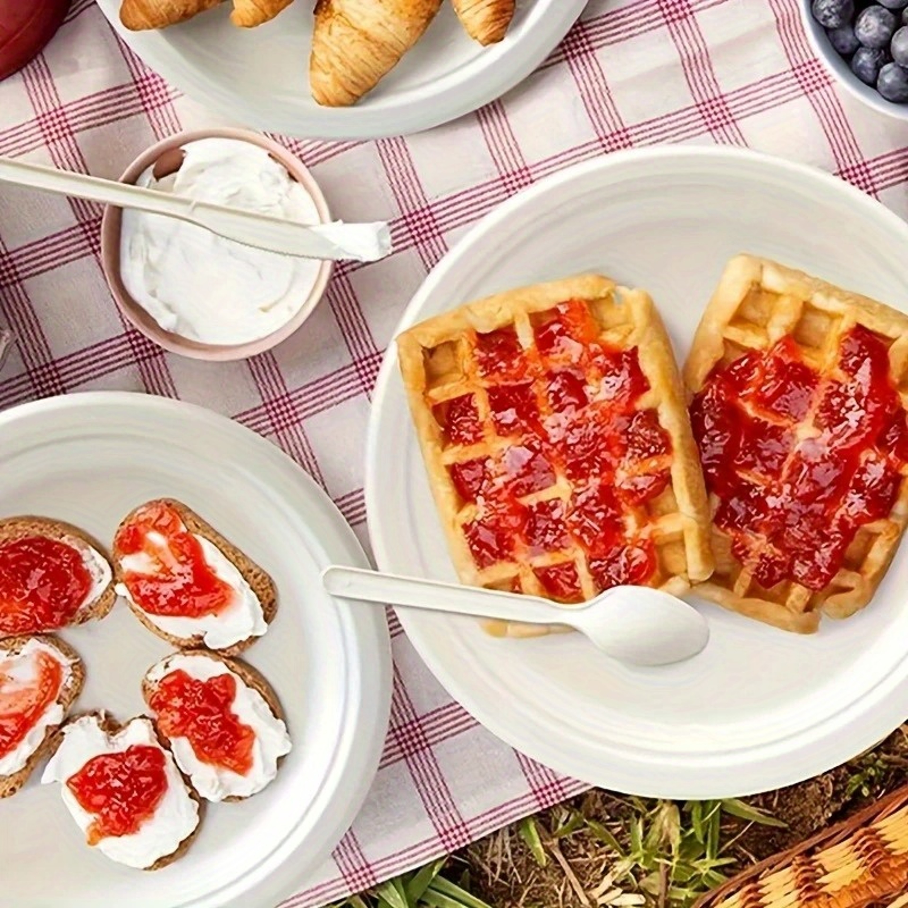 Round Disposable Paper Plates for Parties, Picnics & Everyday Tableware – view 5
