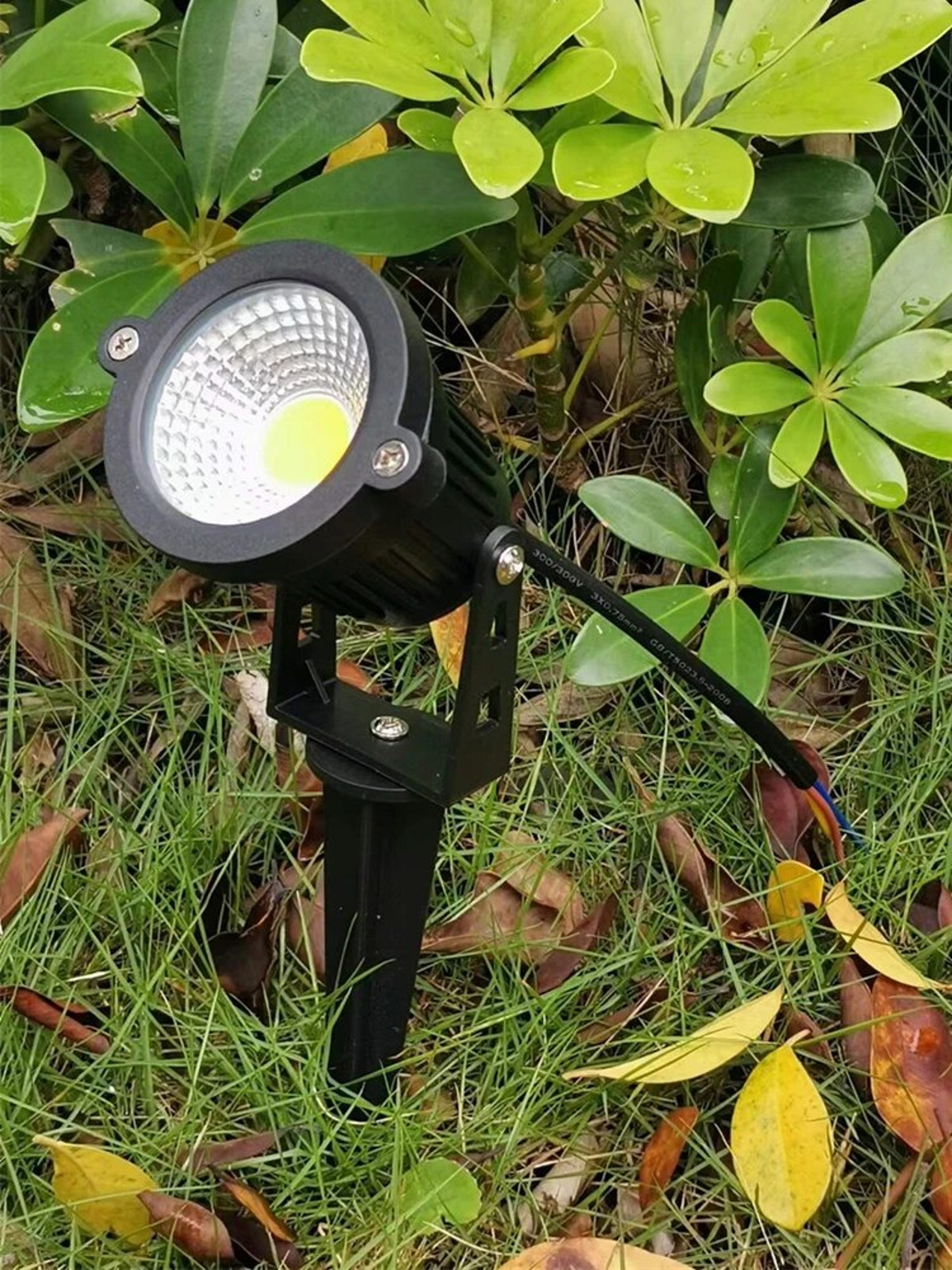 Outdoor LED Garden Lights: Waterproof Lawn Lamp 220V/110V/12V 5W Landscape Spike Bulb IP65 Spotlights – view 3