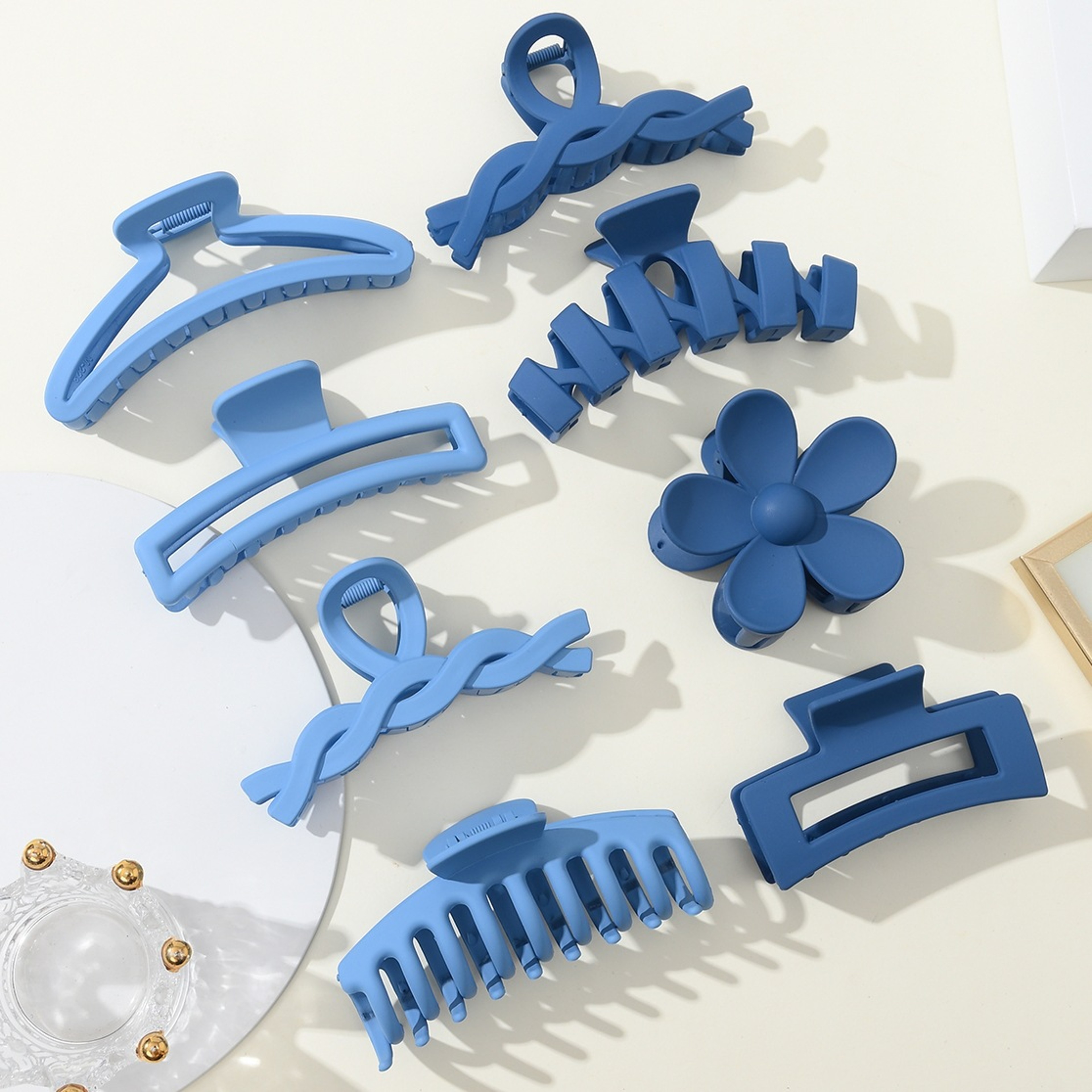 Elegant Hair Claw Clip Blue Shark Hair Clip for Women Stylish Everyday Hair Accessory – view 1