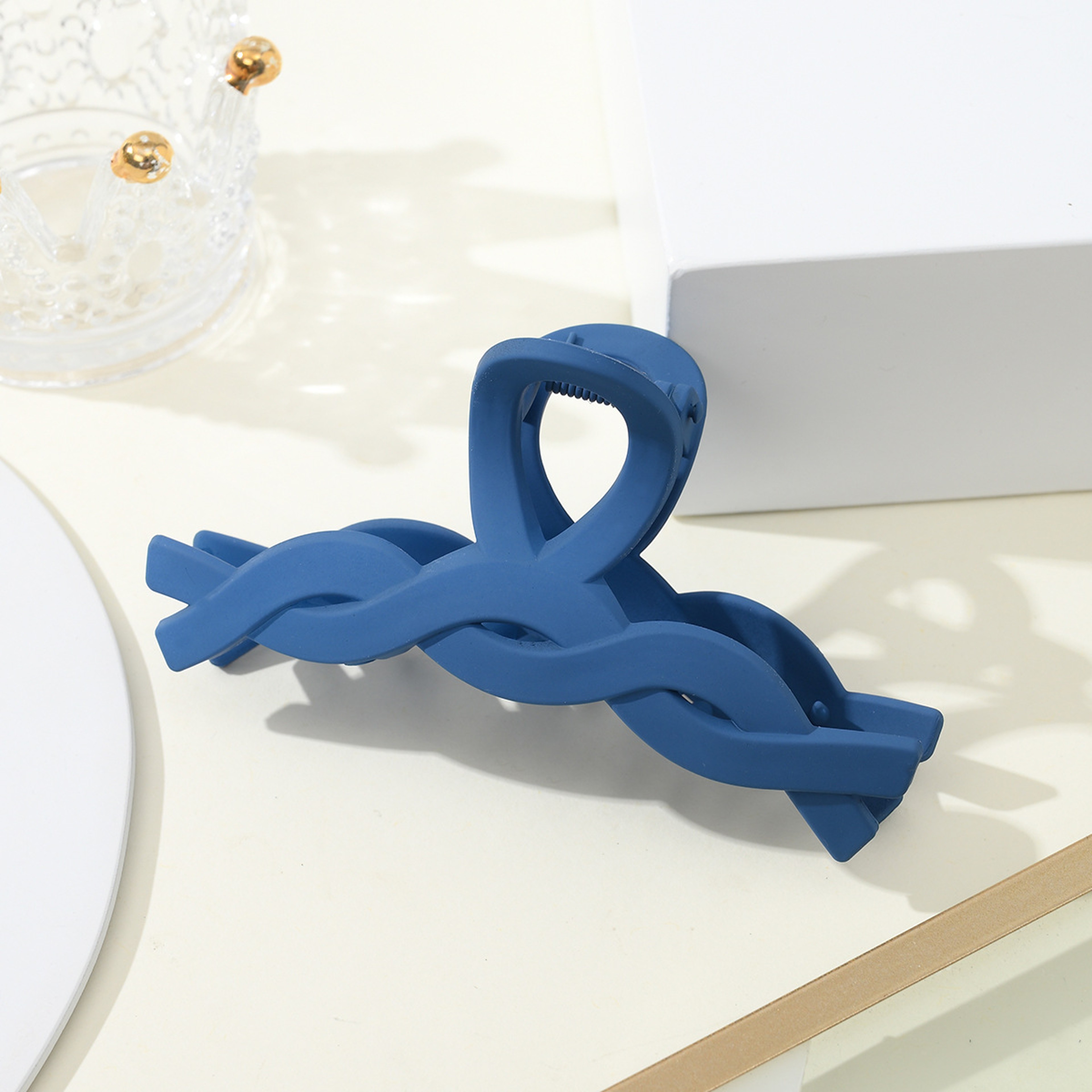 Elegant Hair Claw Clip Blue Shark Hair Clip for Women Stylish Everyday Hair Accessory – view 3