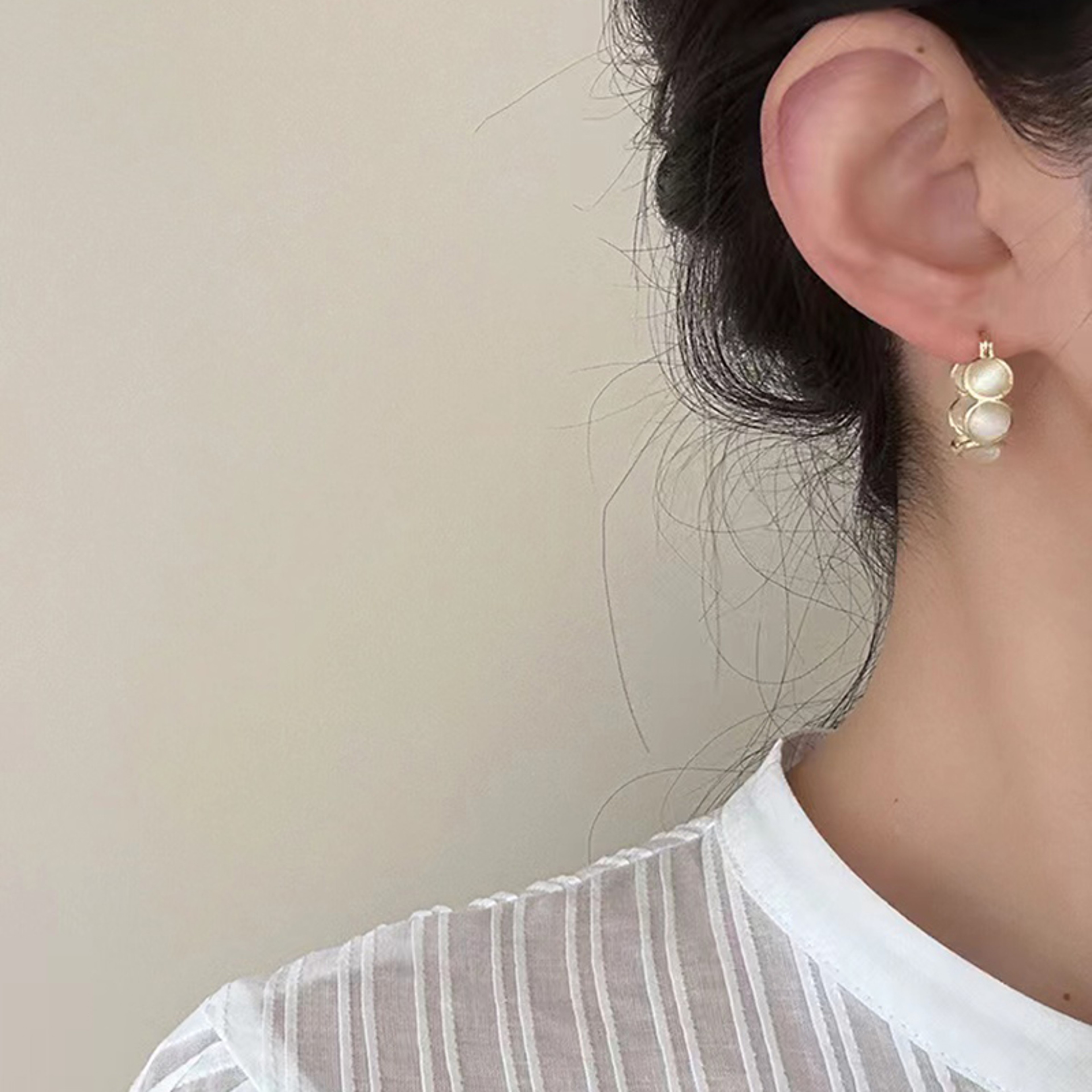 Elegant Opal Hoop Earrings for Women Korean Round Hoop Earrings with White & Green Opal Design – view 4