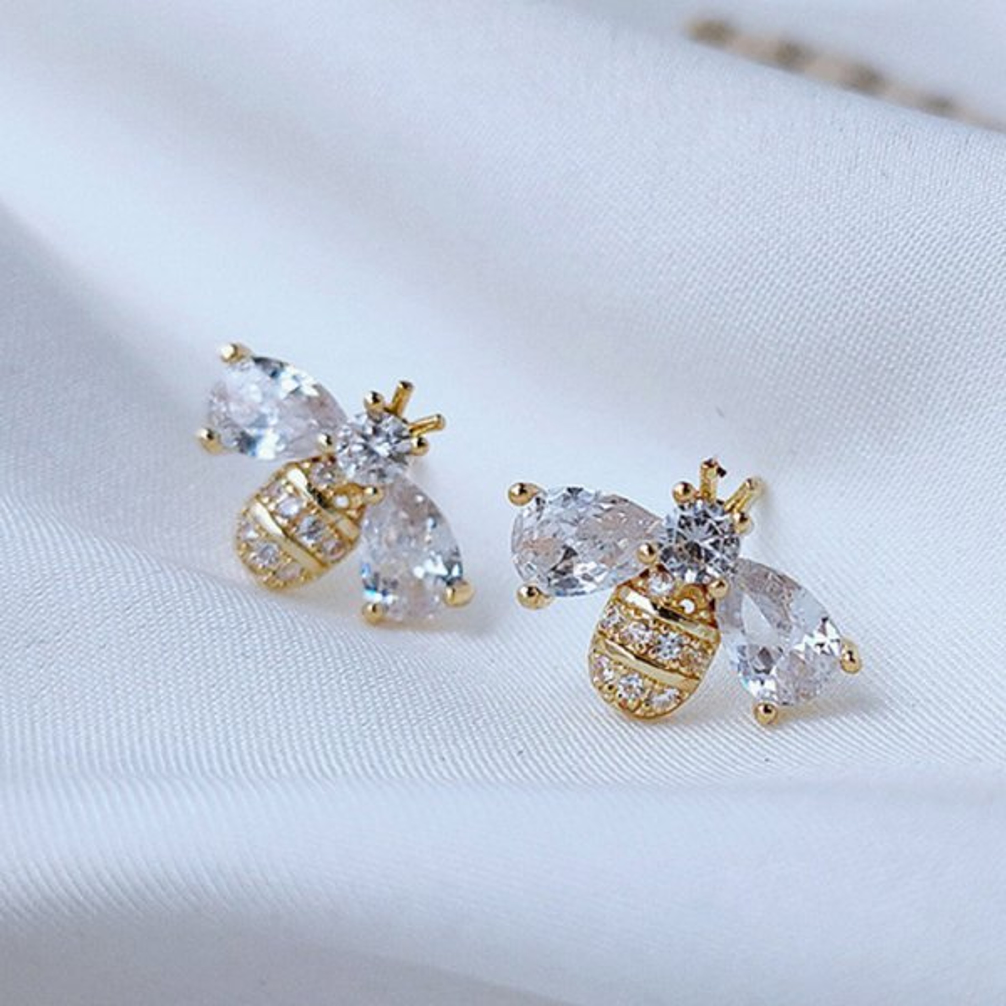 Tulip Stud Earrings with Pearl & Zircon Floral Design for Women – view 15