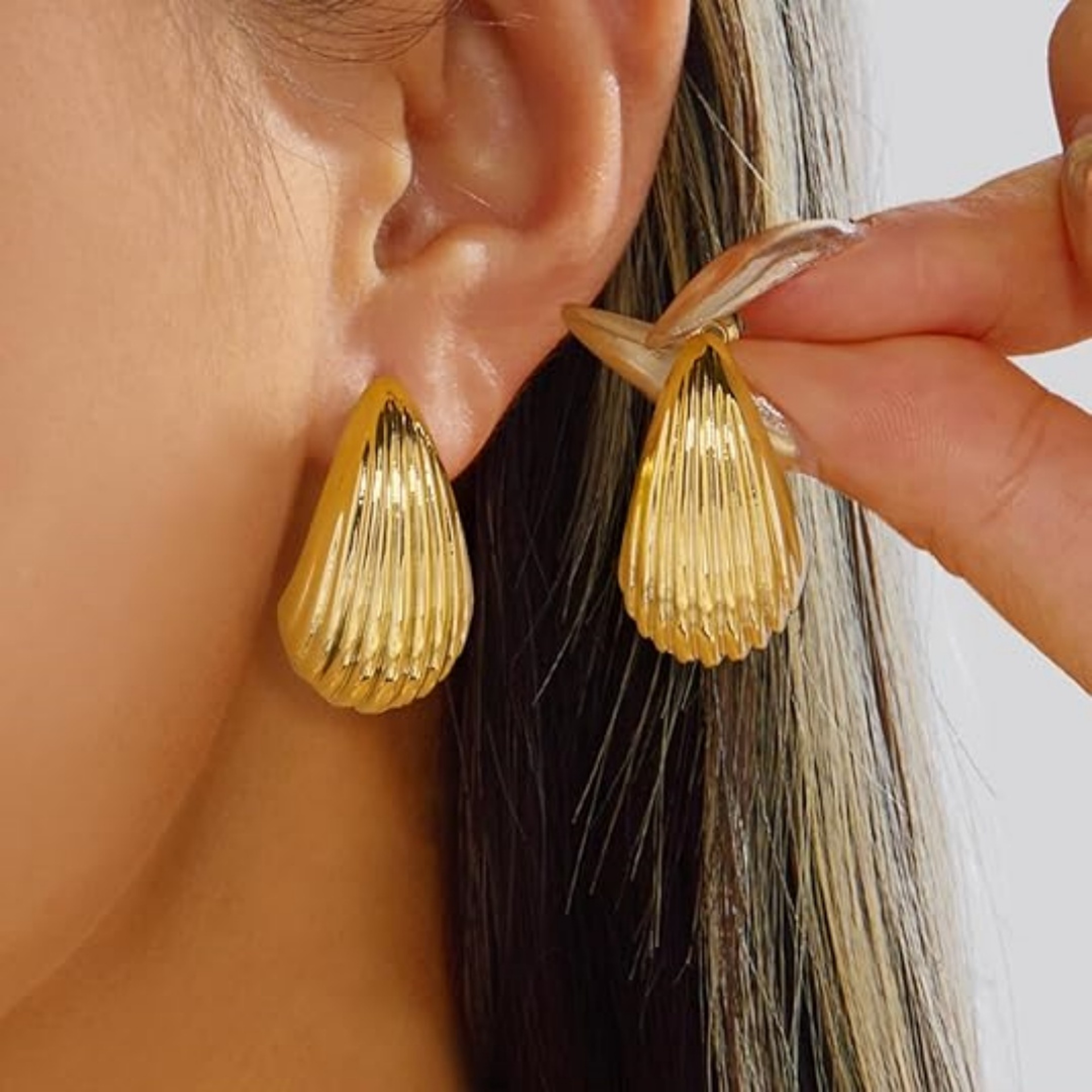Gold Hoop Earrings Set with Pearl & Chunky Hoops for Women Hypoallergenic Statement Jewelry – view 7