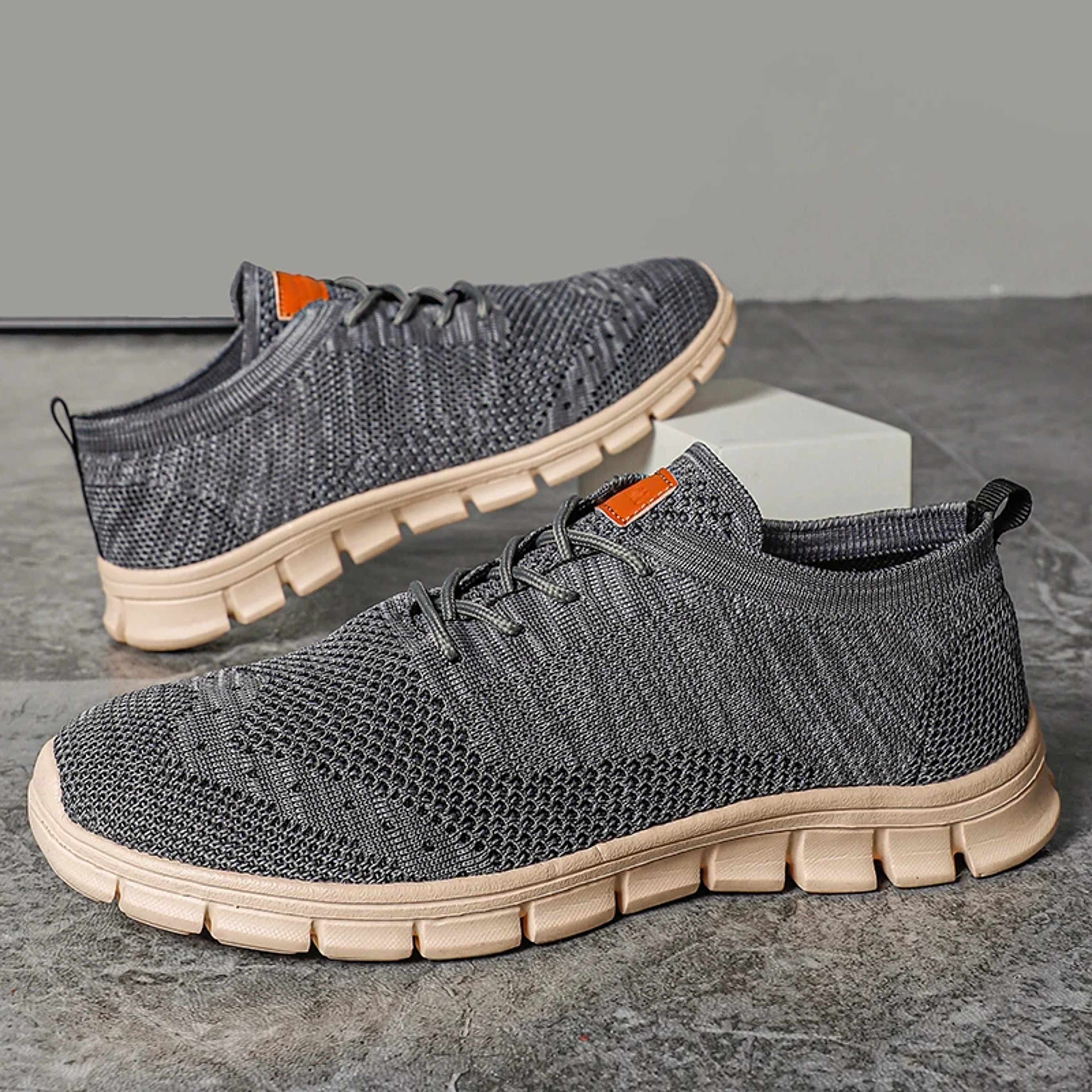 Men's Lightweight Breathable Casual Sneakers Anti Slip Walking Shoes – view 1