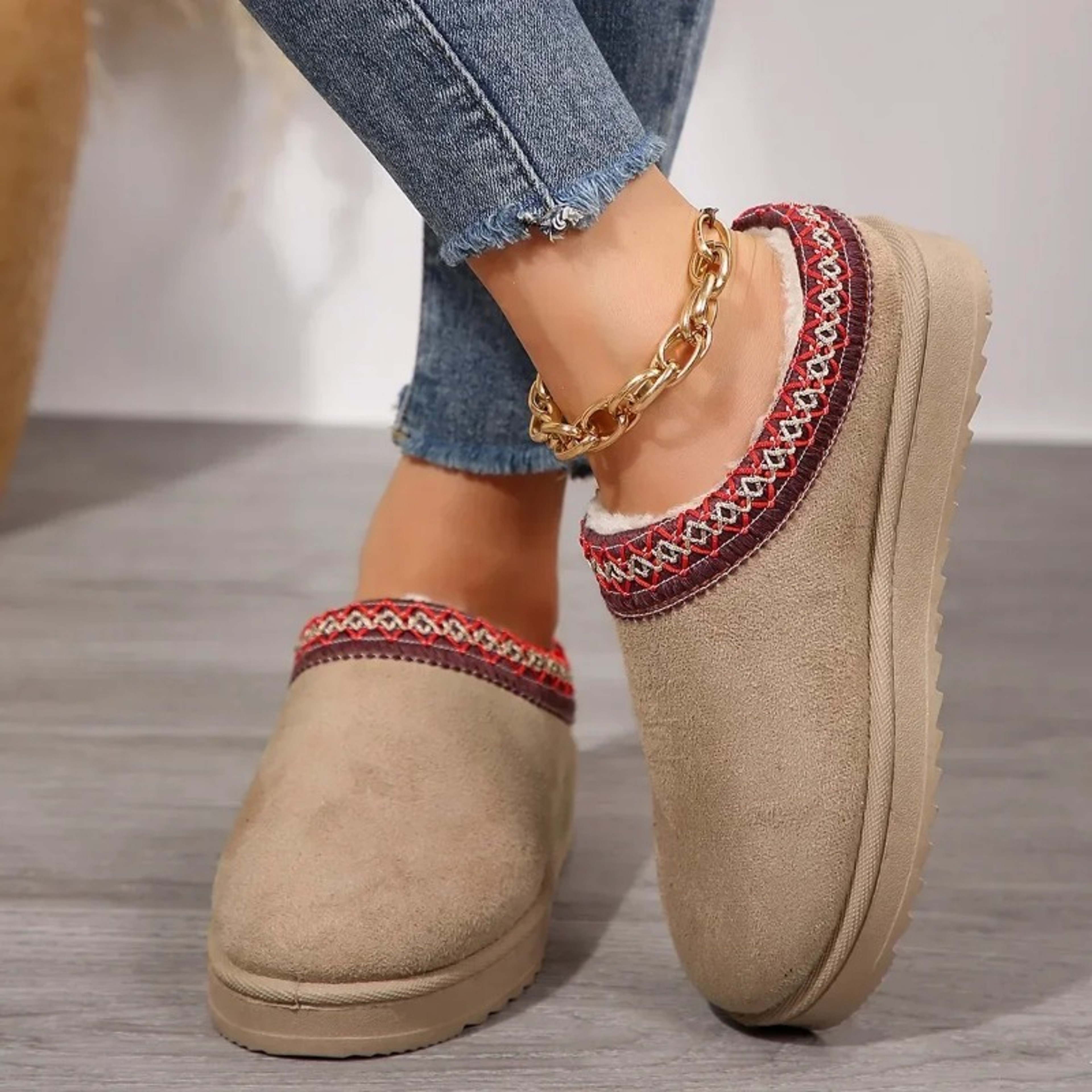 Womens Winter Ankle Snow Boots With Plush Lining And Faux Suede Upper 1