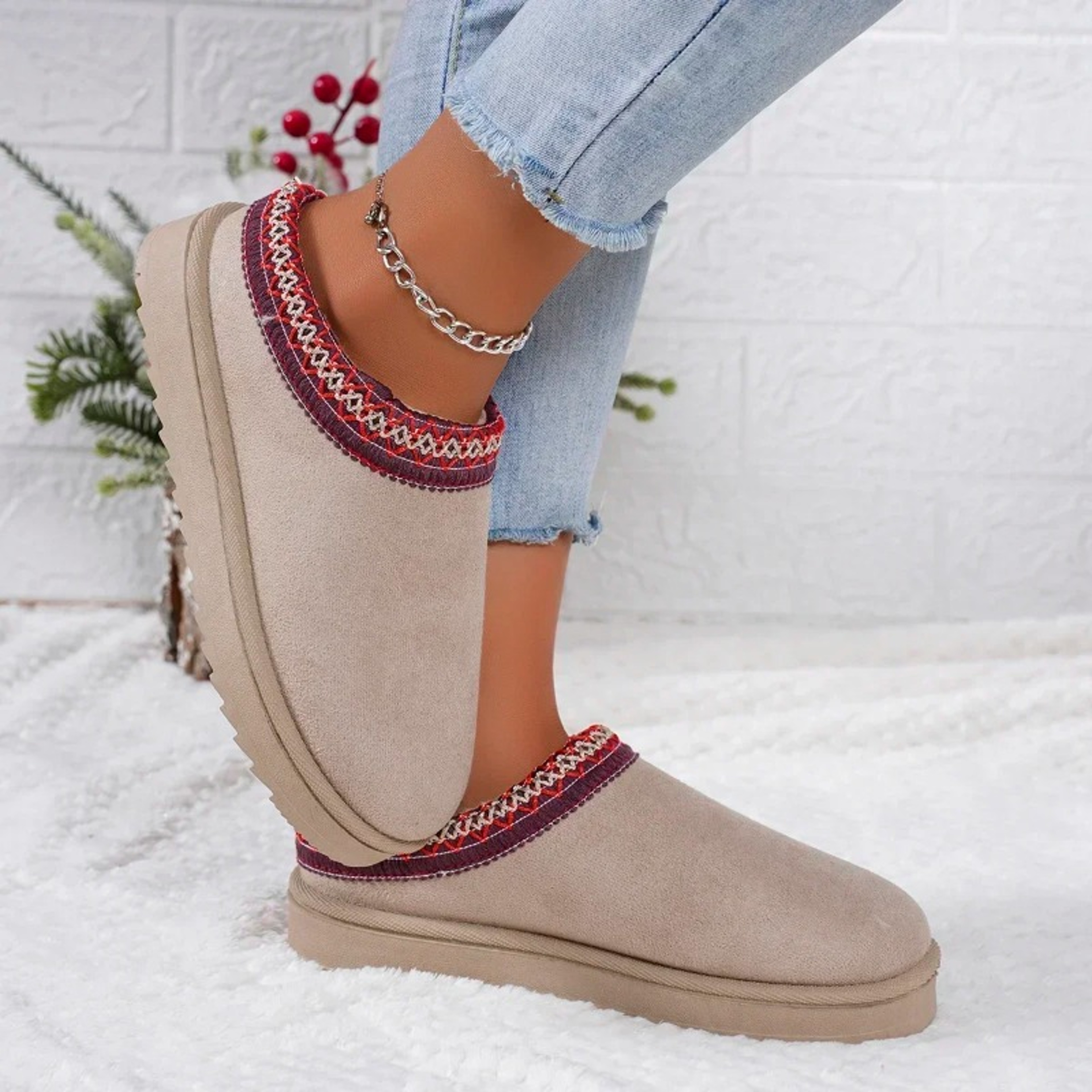 Womens Winter Ankle Snow Boots With Plush Lining And Faux Suede Upper 3