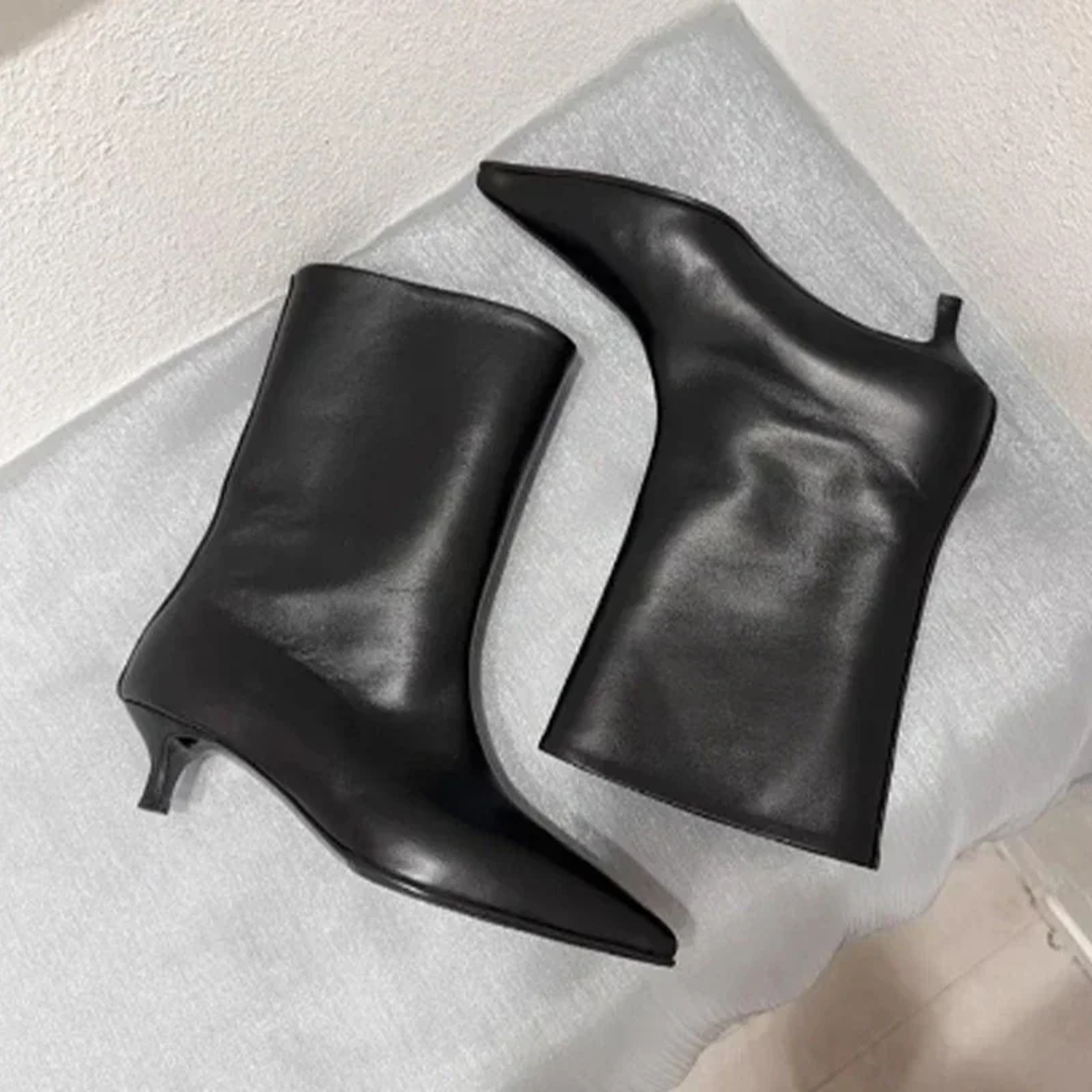 Womens Pointed Toe KneeHigh Boots With Low Thin Heels And SlipOn Design 3