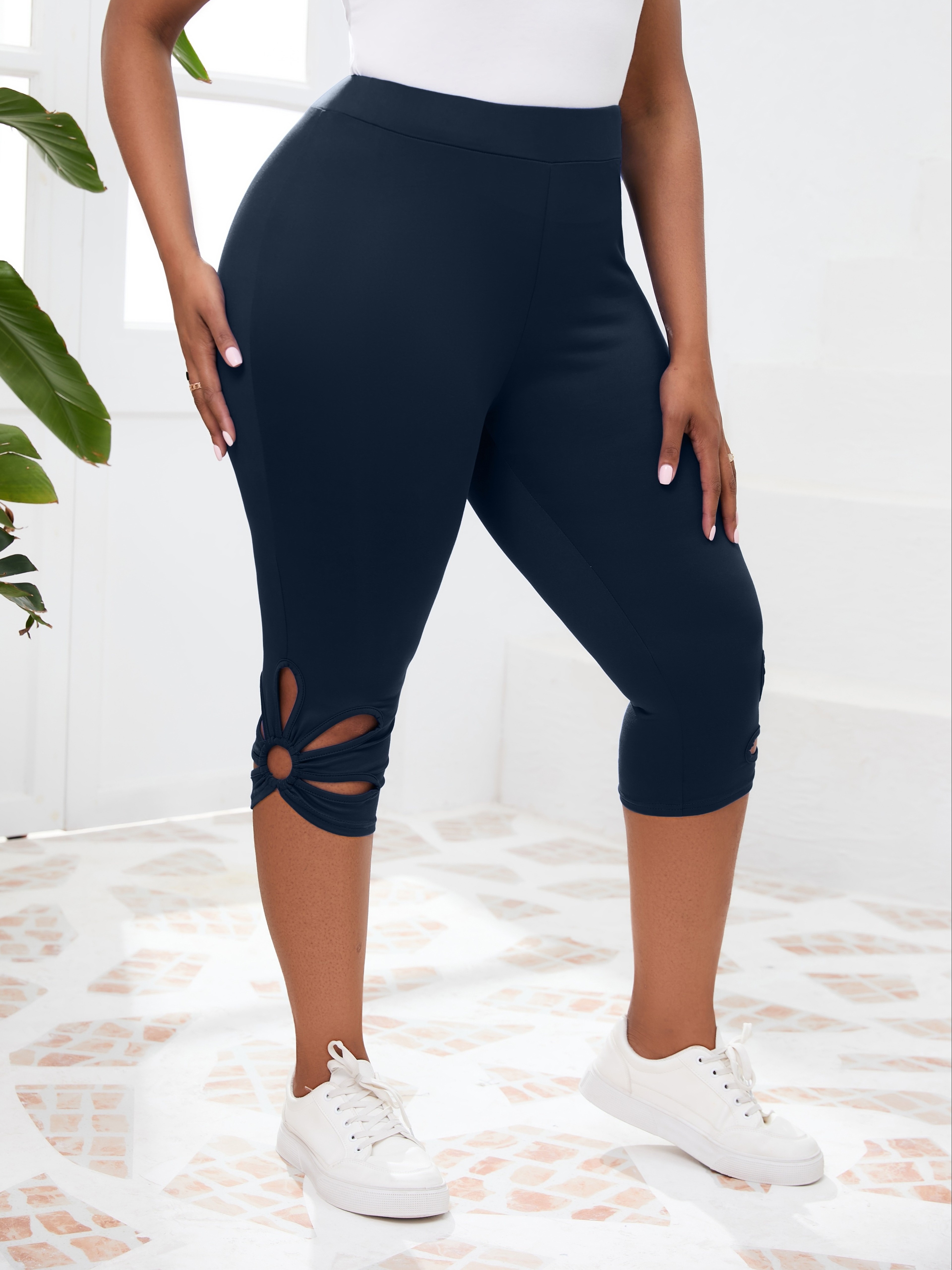 Womens Plus Size High Waisted Cropped Leggings With Stretch Fit And Cutout Design 4