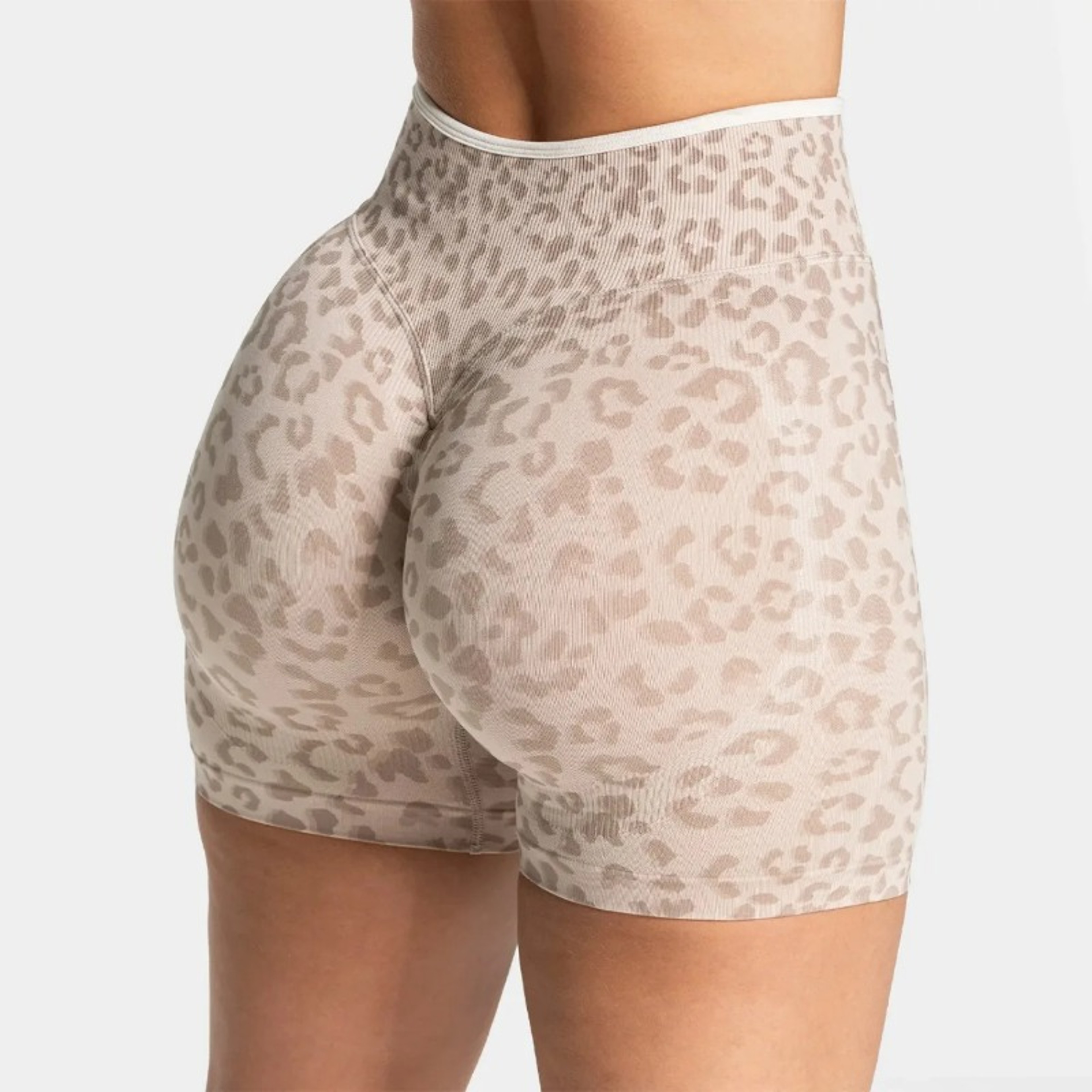 Womens High Waisted Leopard Print Seamless Yoga Shorts With Contrast Trim 1