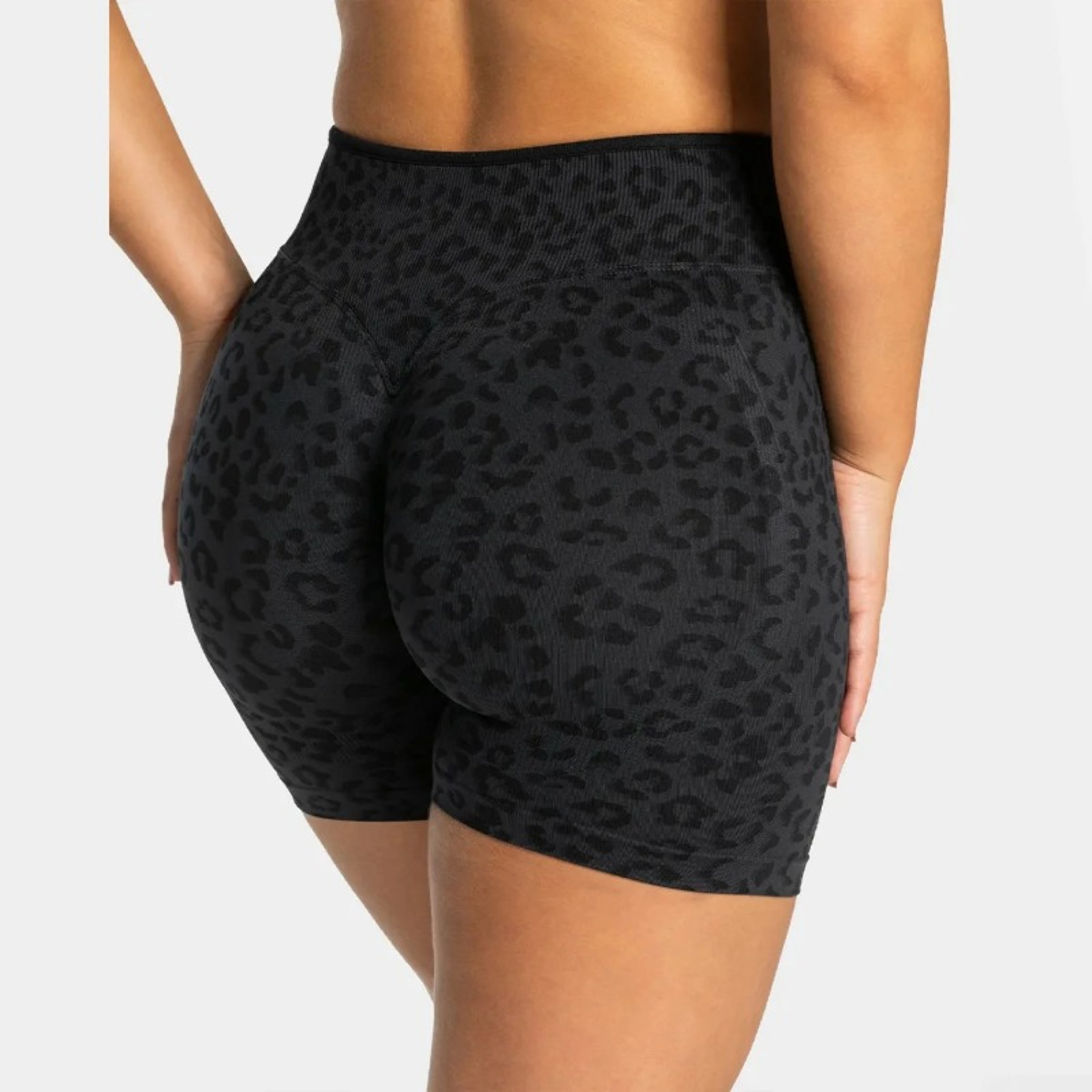 Womens High Waisted Leopard Print Seamless Yoga Shorts With Contrast Trim 3