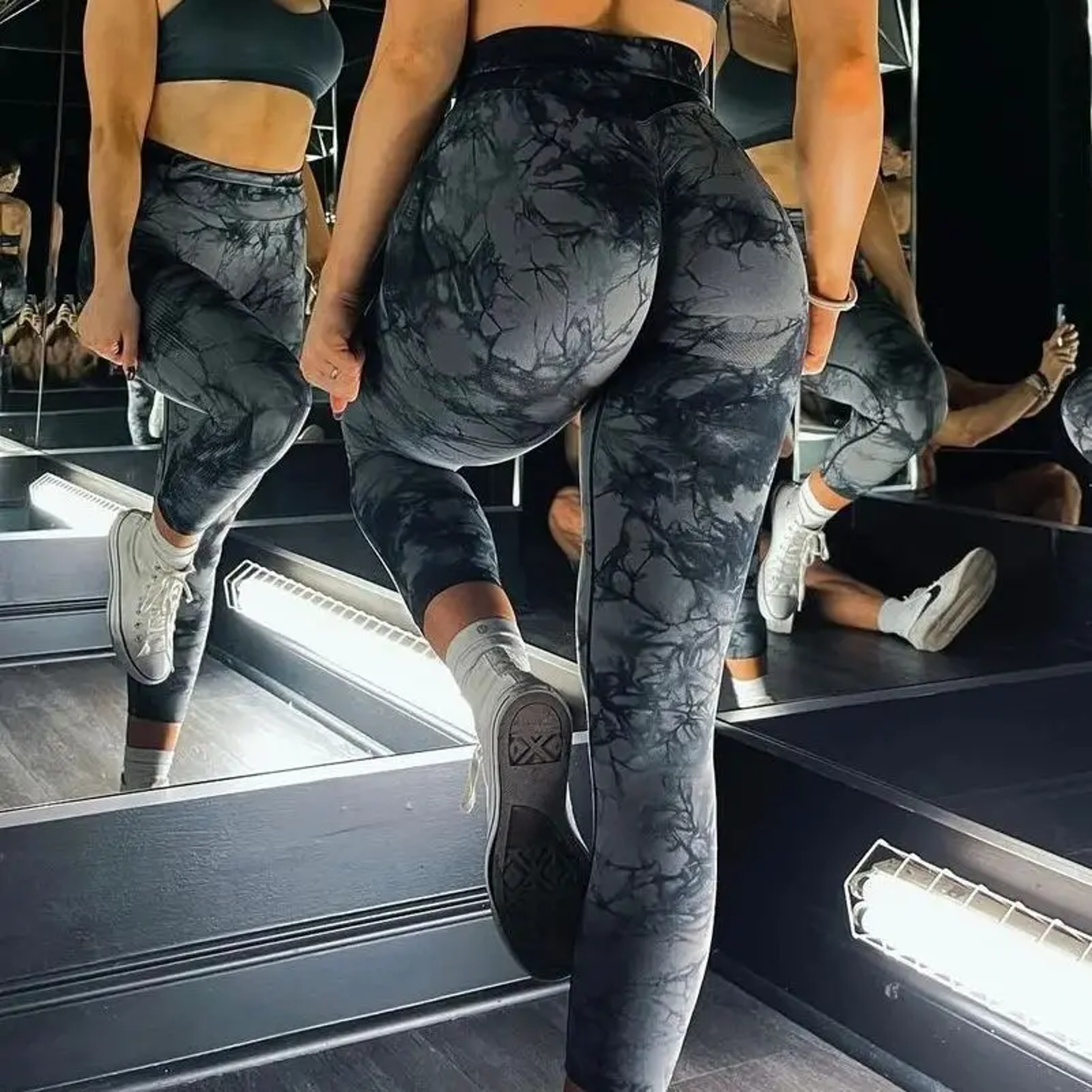 Women's High Waisted Tie Dye Scrunch Butt Lifting Workout Leggings – view 3