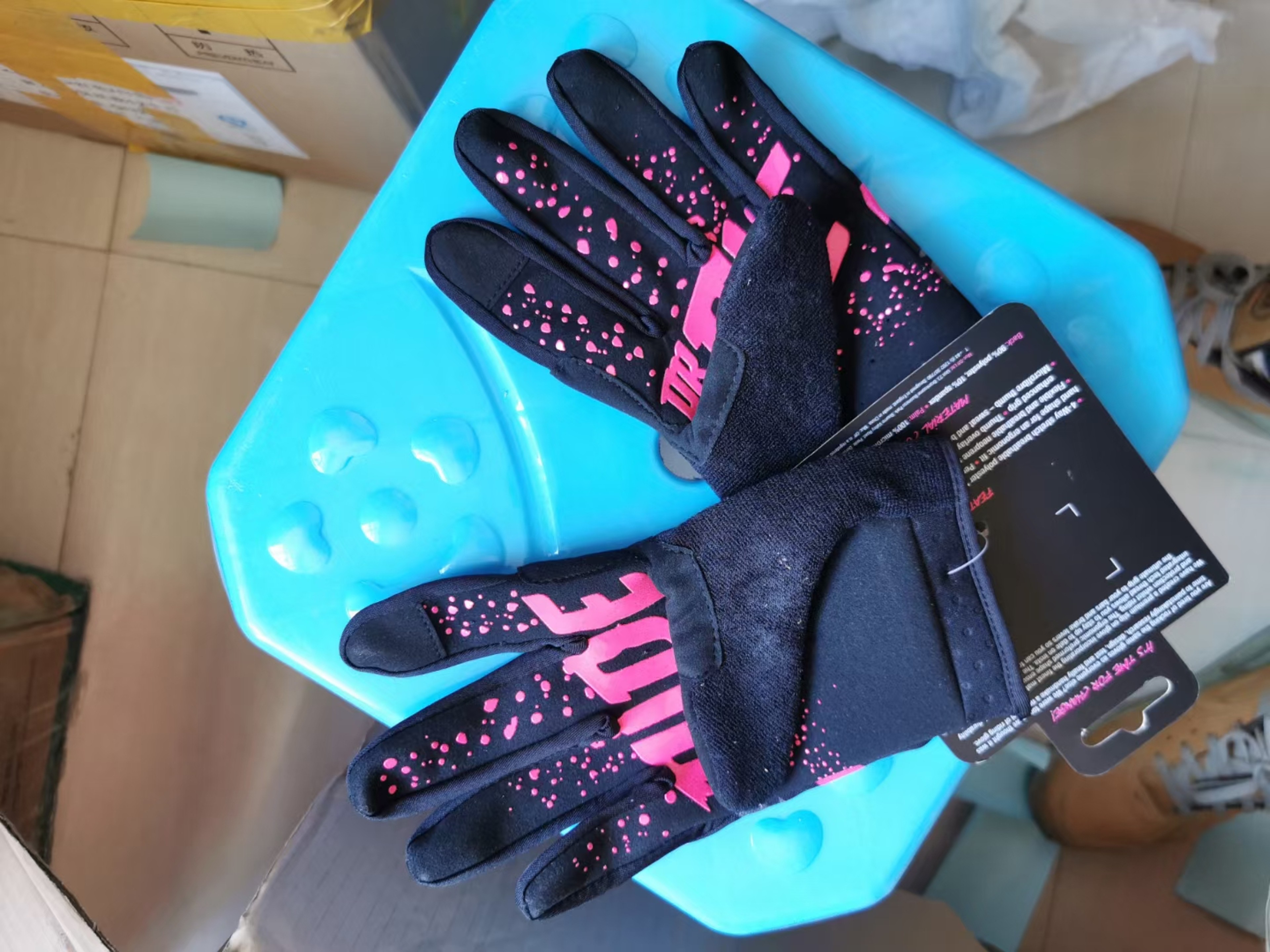 Full Finger Cycling Gloves With AntiSlip Grip And Touchscreen Compatibility 4