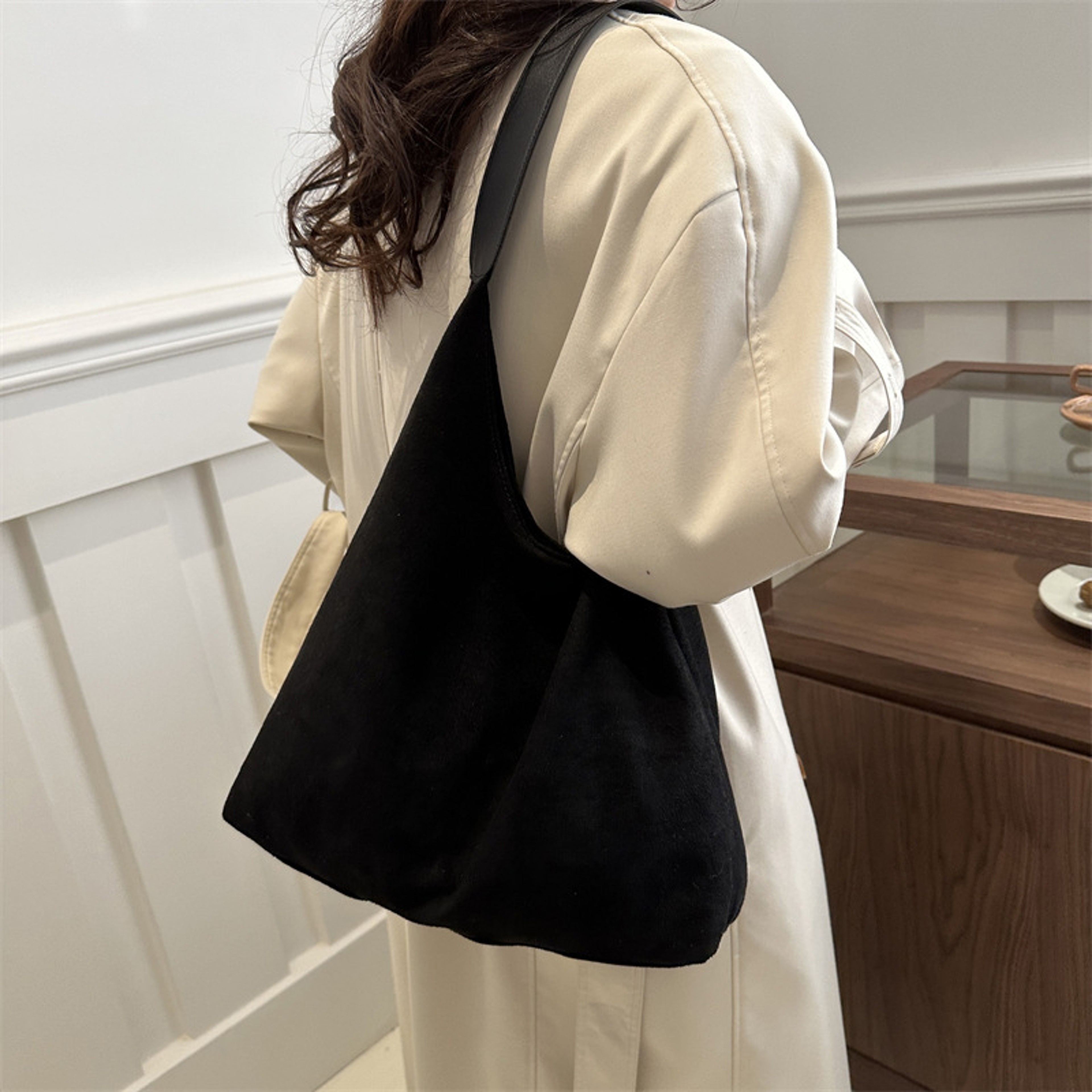 Vintage Suede Tote Bag Large Capacity Shoulder Handbag For Everyday Commuting 3