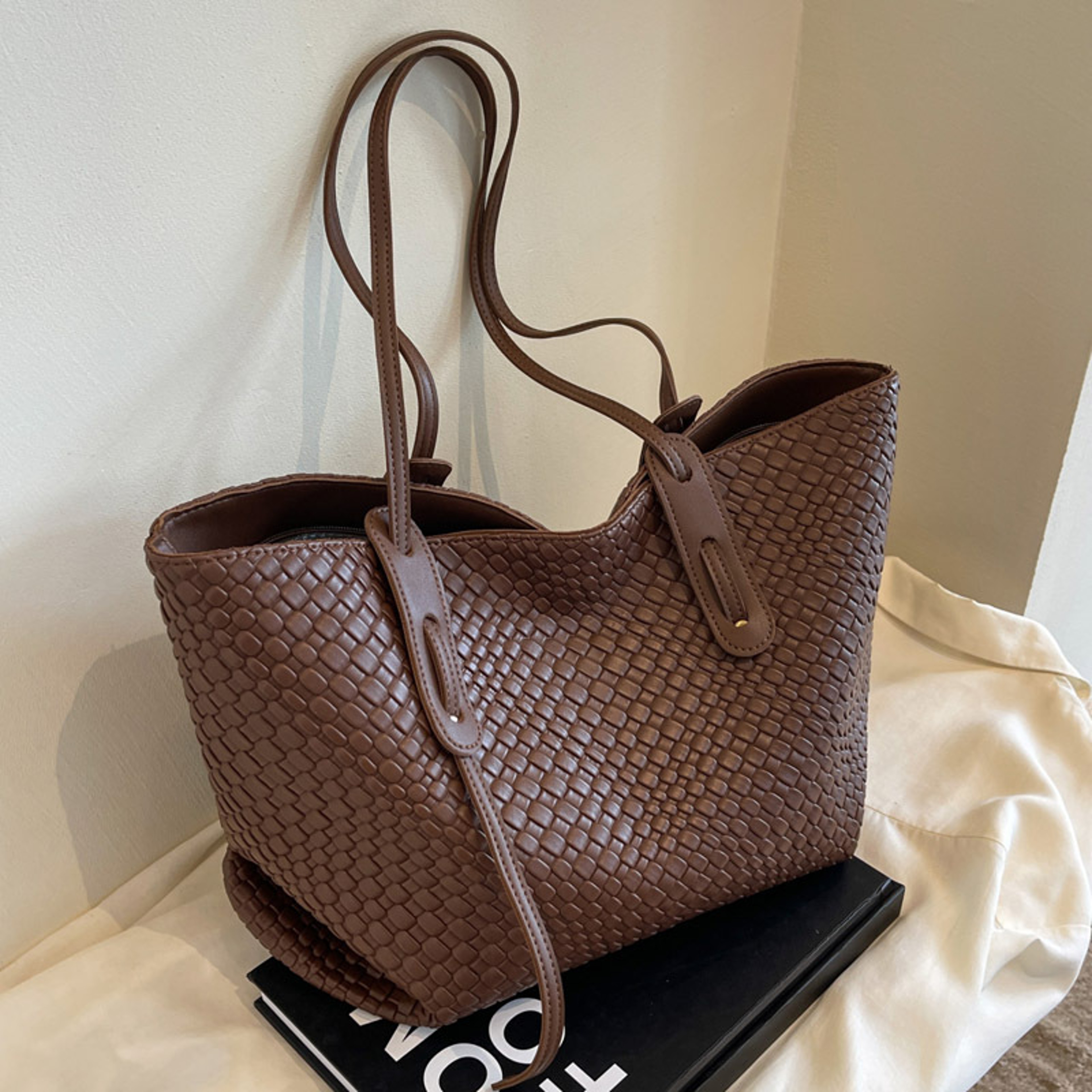 Retro Knitted Tote Bag for Women Lightweight woven tote bag for Everyday Style – view 2