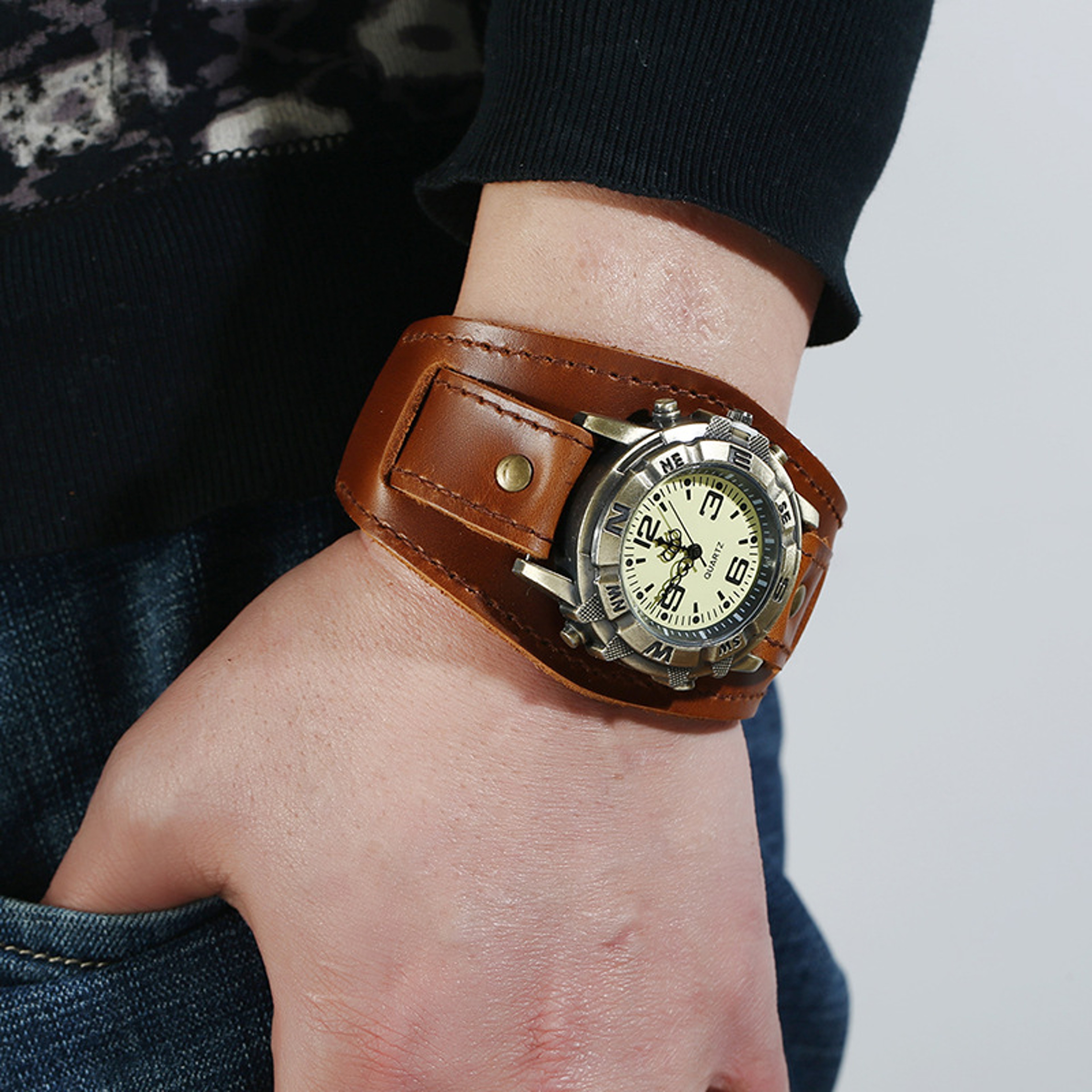 Men Leather Cuff Watch Retro Punk Style Quartz Bracelet Watch 4