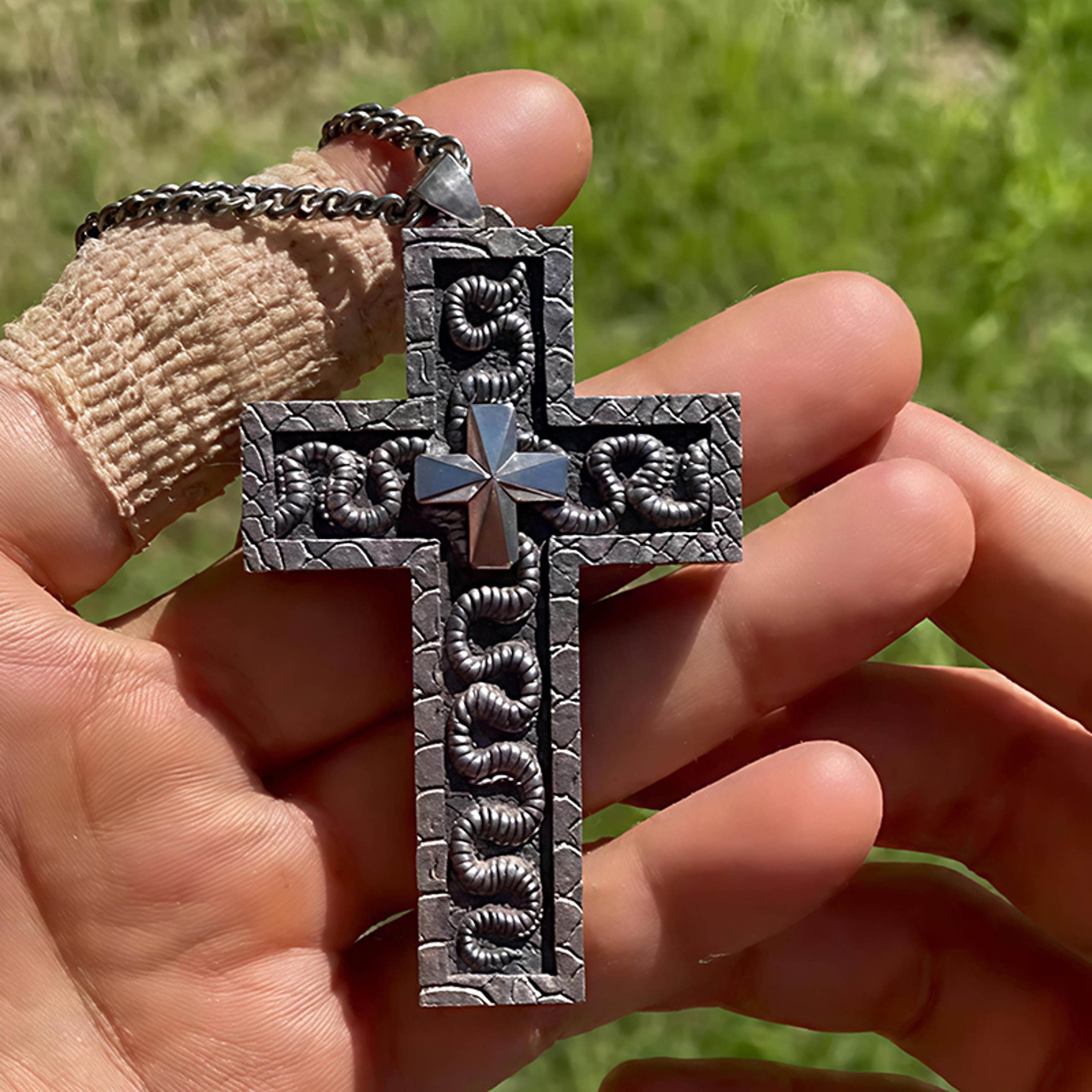 Cross Necklace with Secret Compartment – Vintage Old Cross Pendant for Hip Hop & Gothic Fashion – view 7