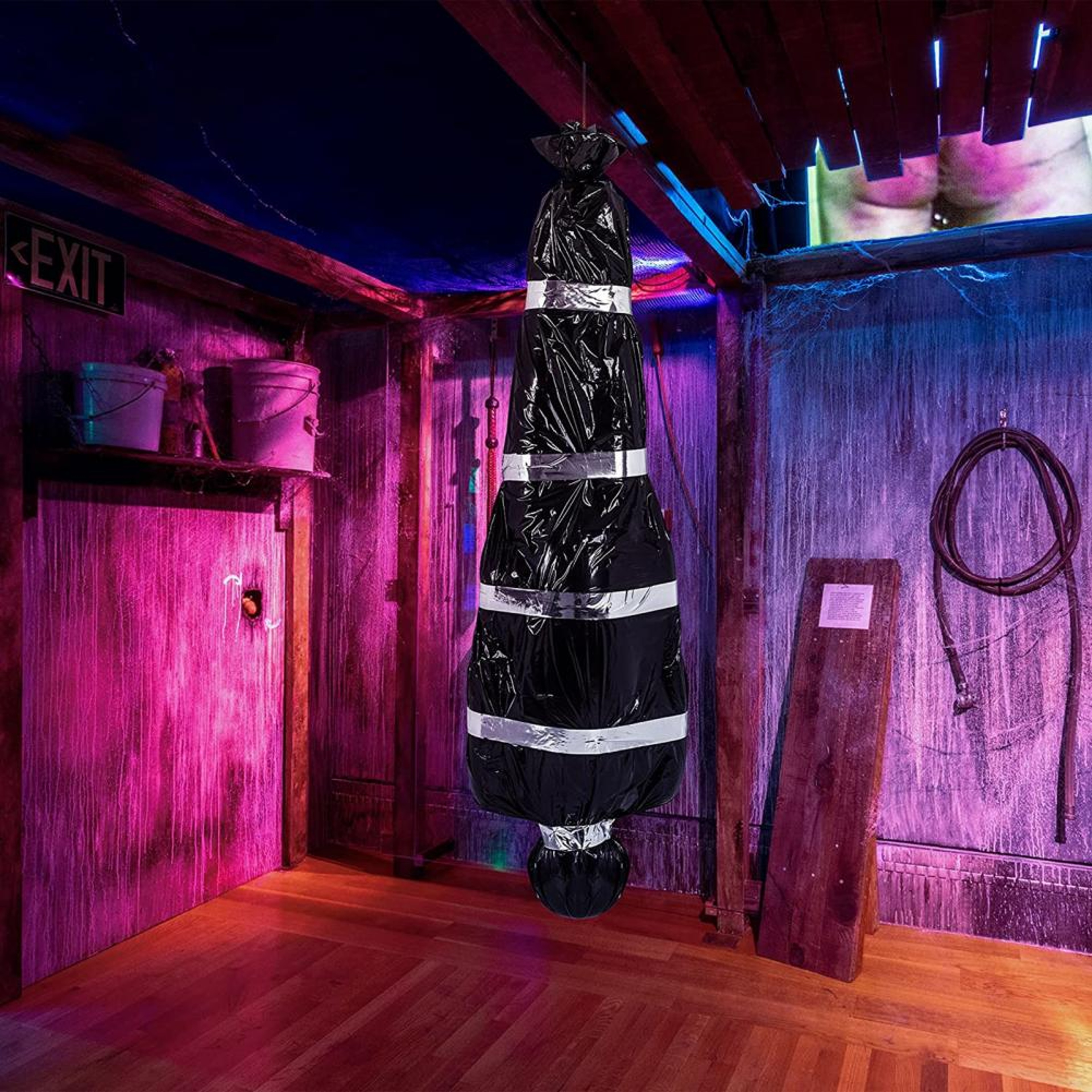 Ultimate Haunted House Kit Set Of Horror Fake Bloody Corpses Hanging Dead Victims Props For Outdoor 2