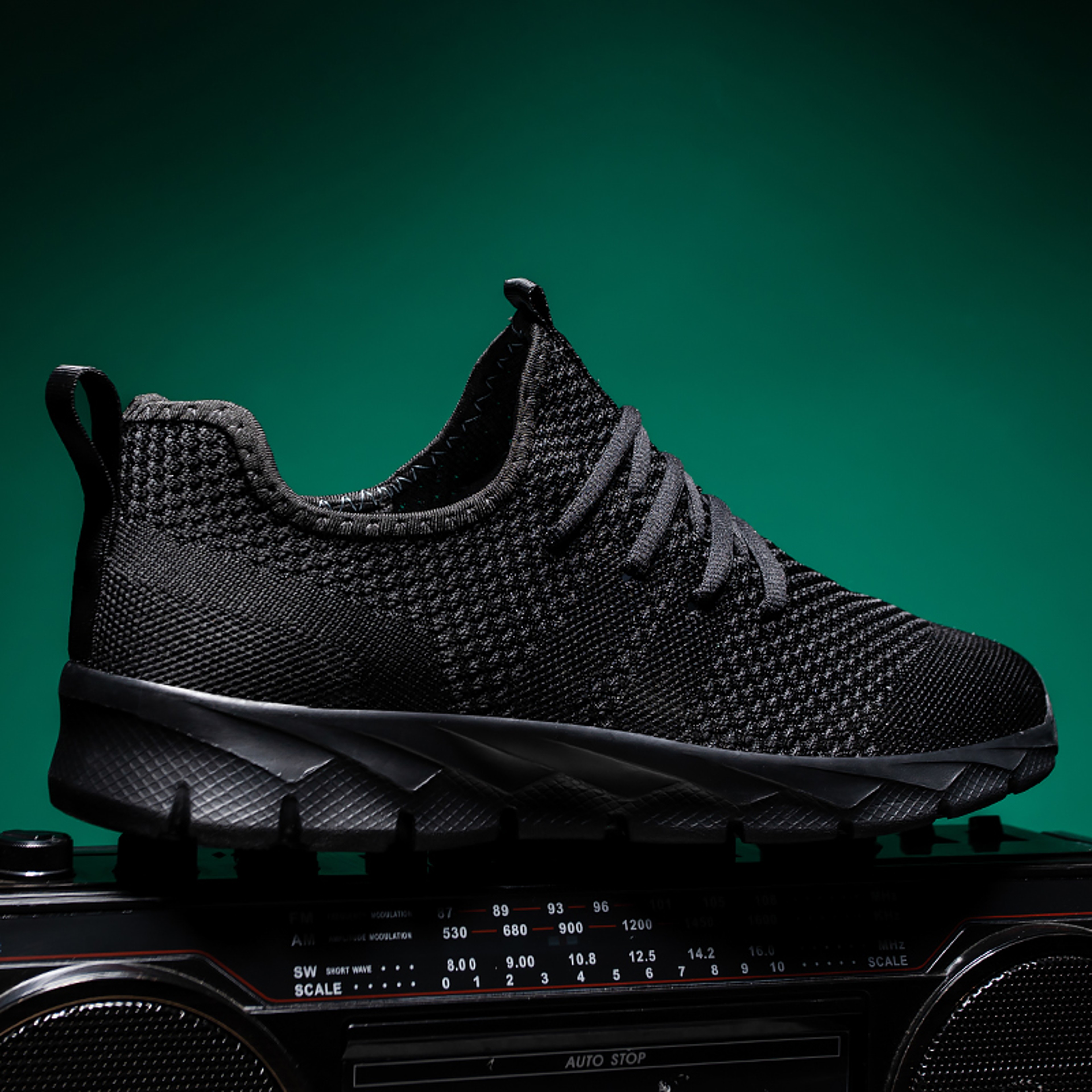 Mens Lightweight Breathable Running Shoes Plus Size Casual Sports Footwear for All Seasons – view 3