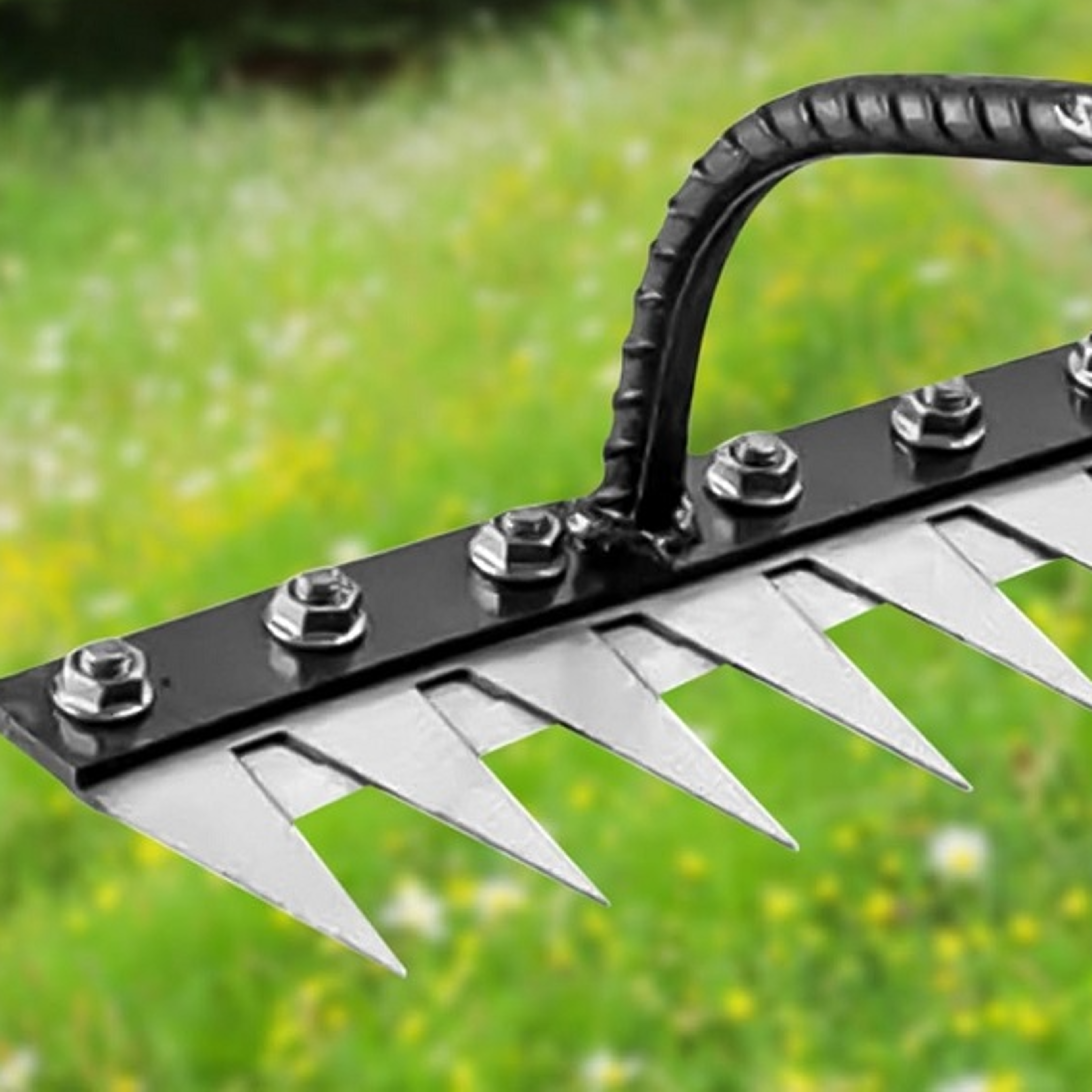 HeavyDuty Carbon Steel Garden Hand Rake for Efficient Weeding  Soil Scarifying
