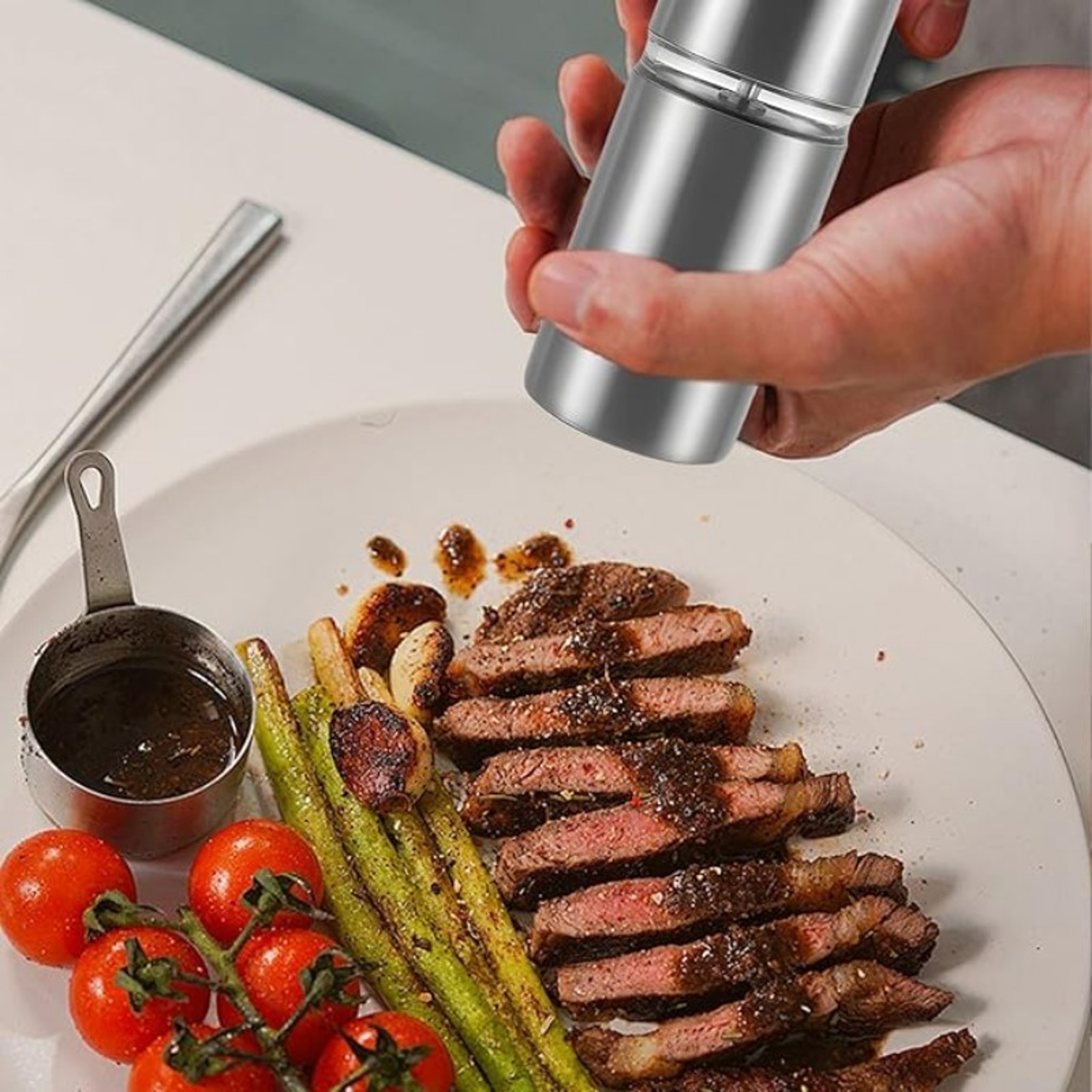 Handheld Metal Spice Grater & Nut Grinder Manual Grinding Machine for Kitchen Use – view 3