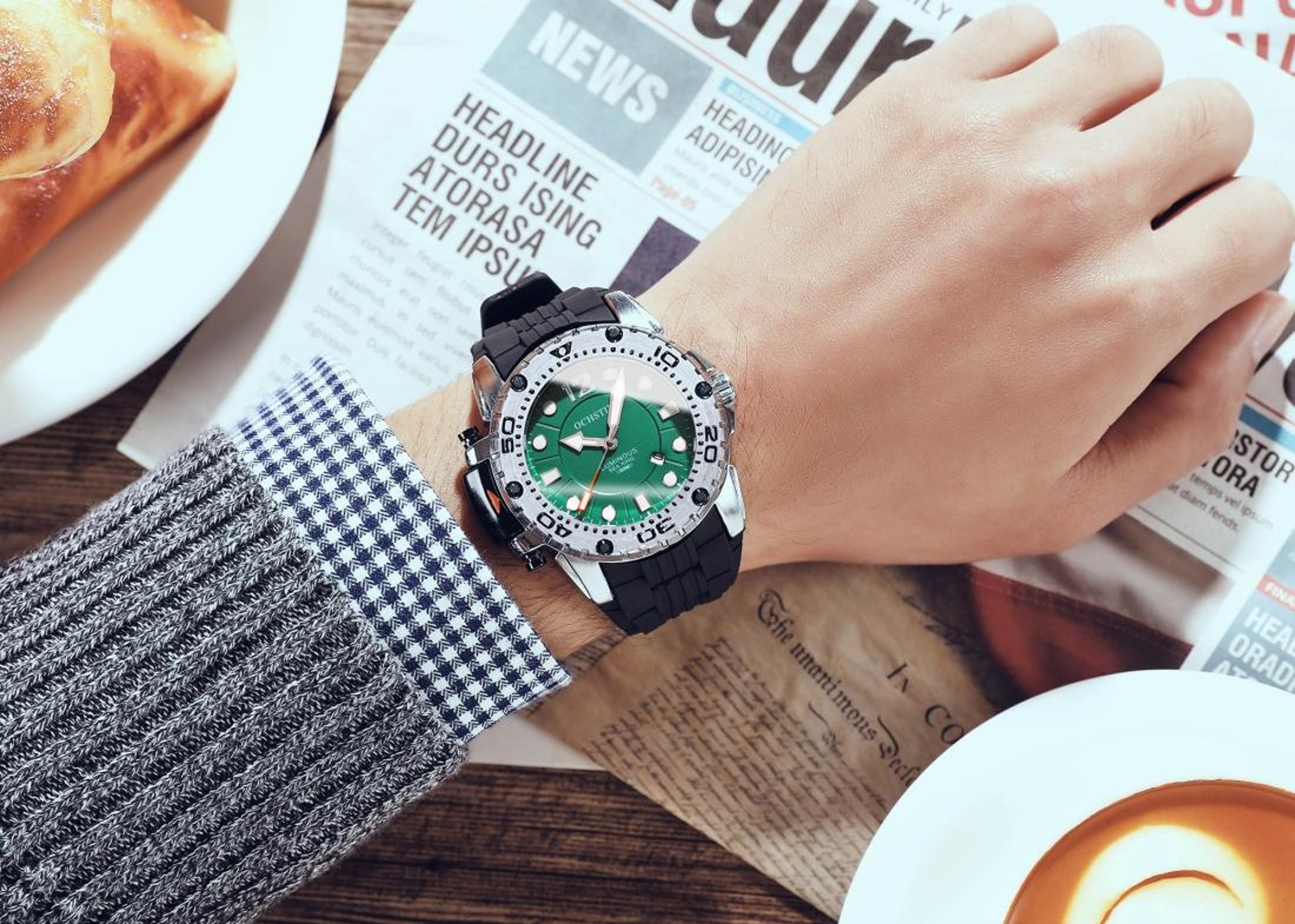 OCHSTIN 6124 Mens Sports Watch Waterproof Quartz Watch With Night Light Silicone Strap 3