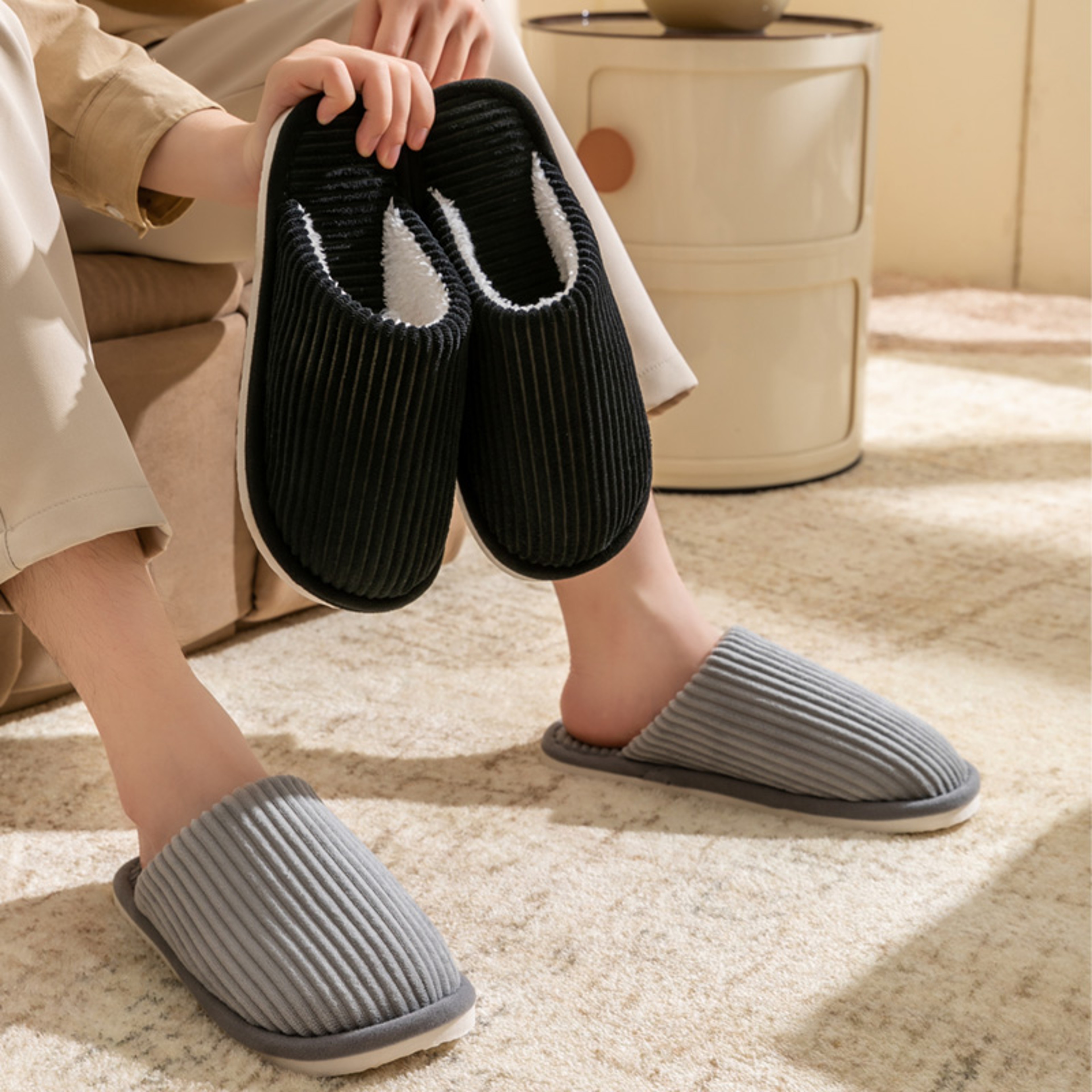 Non Slip Soft Shoes, Winter Warm Plush Men Slippers, Comfort Flat Heel Indoor Bedroom Slippers for Home – view 2