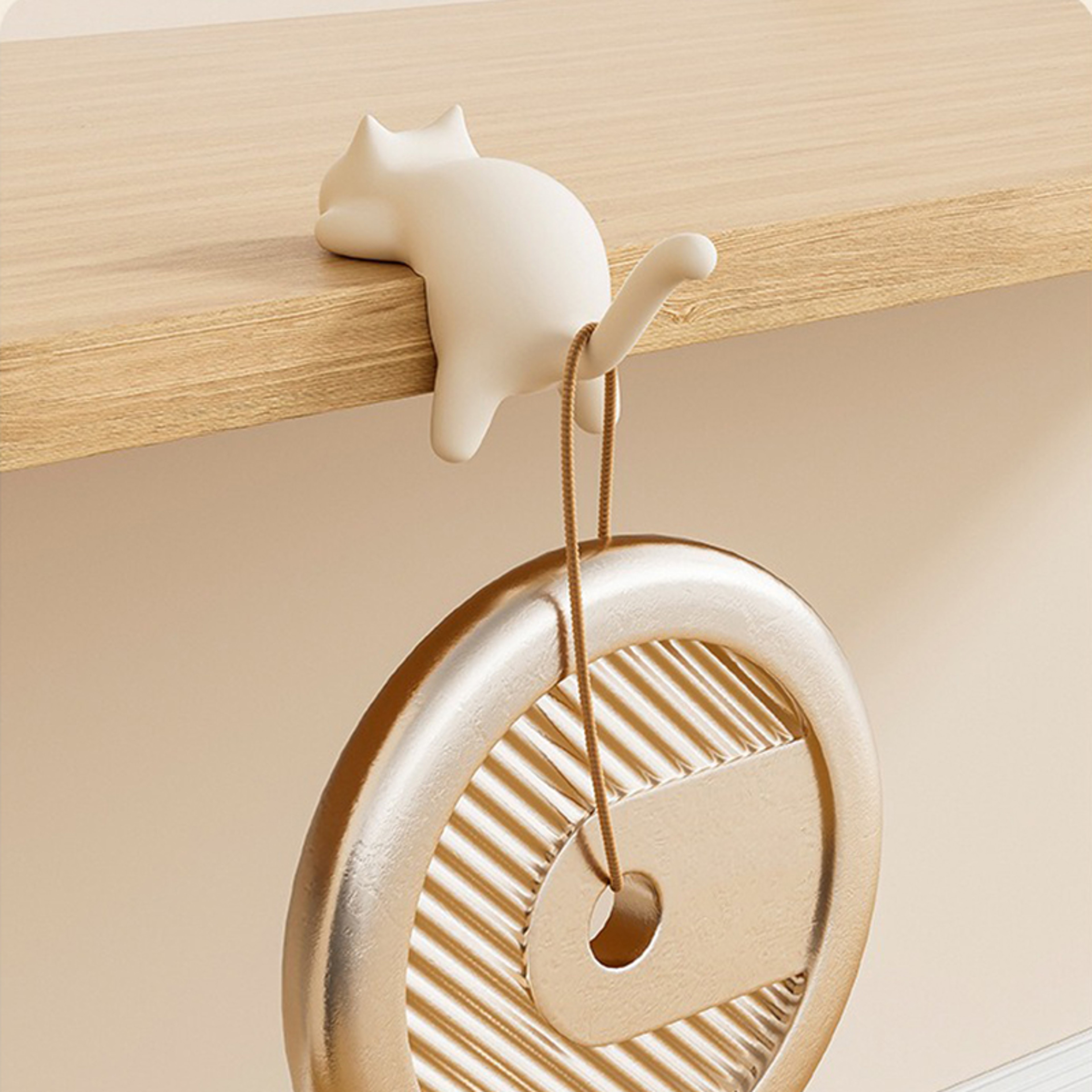Kawaii Desk Decor, Cat-Shaped Keychain Hook, Creative Bag Storage Holder – view 6