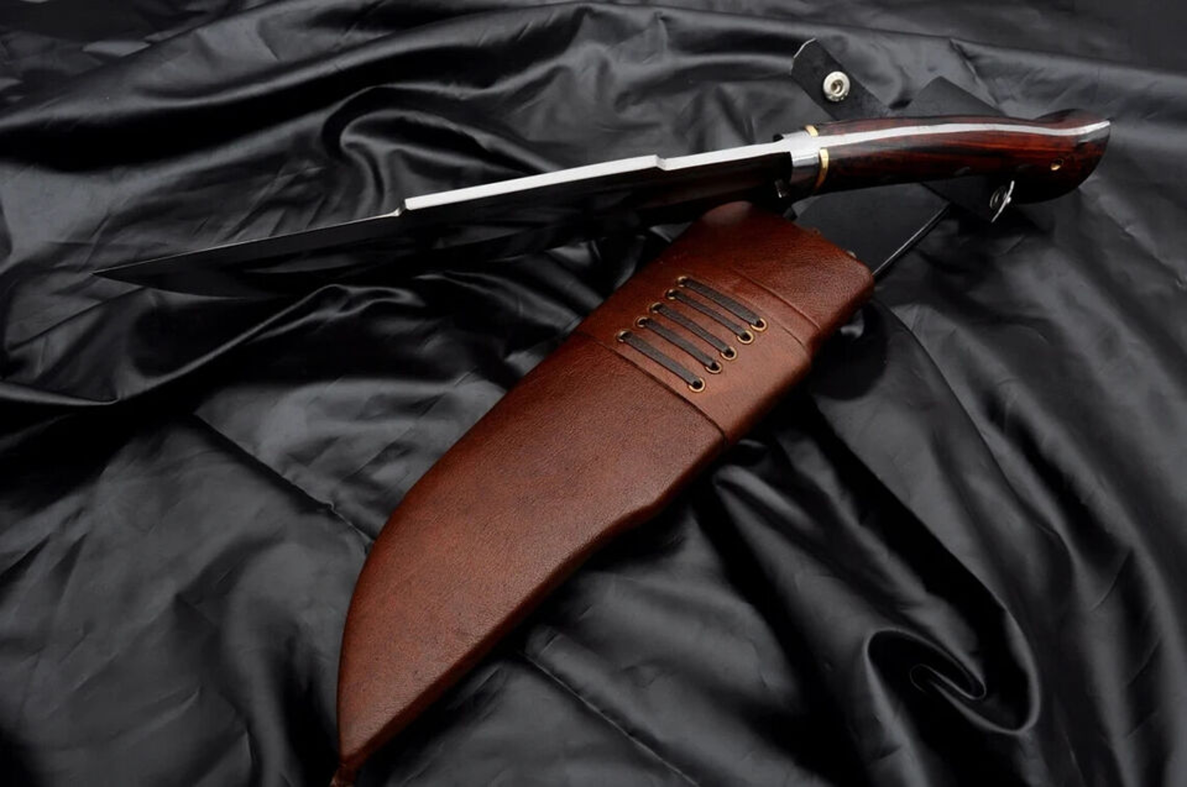 Custom Handmade D2 Steel Hunting Bowie Knife W/ Rosewood Handle & Leather Sheath – view 4