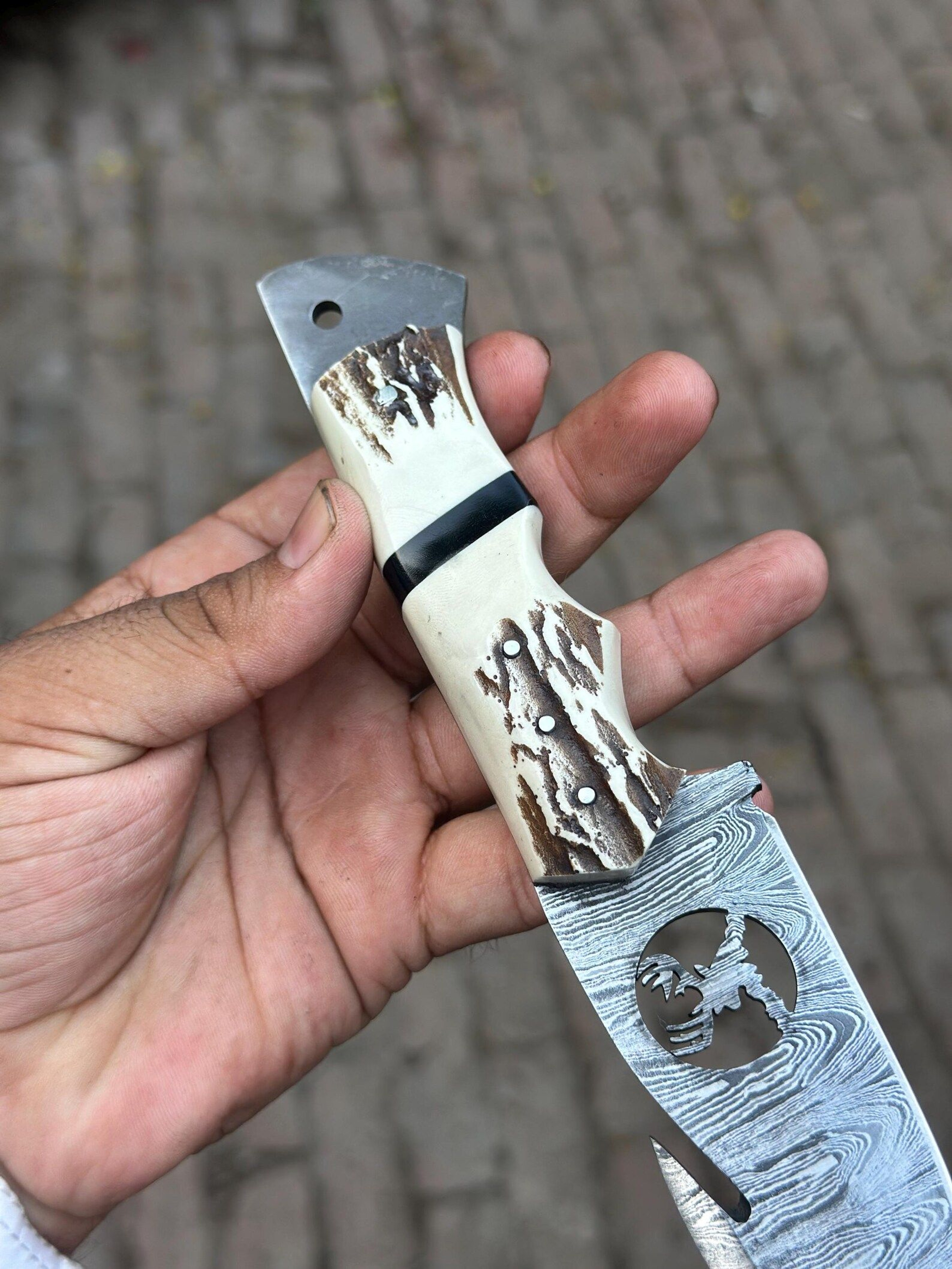 Handmade Damascus Steel Fixed Blade Knife With Genuine Natural Antler Handle And Decorative Eag 6
