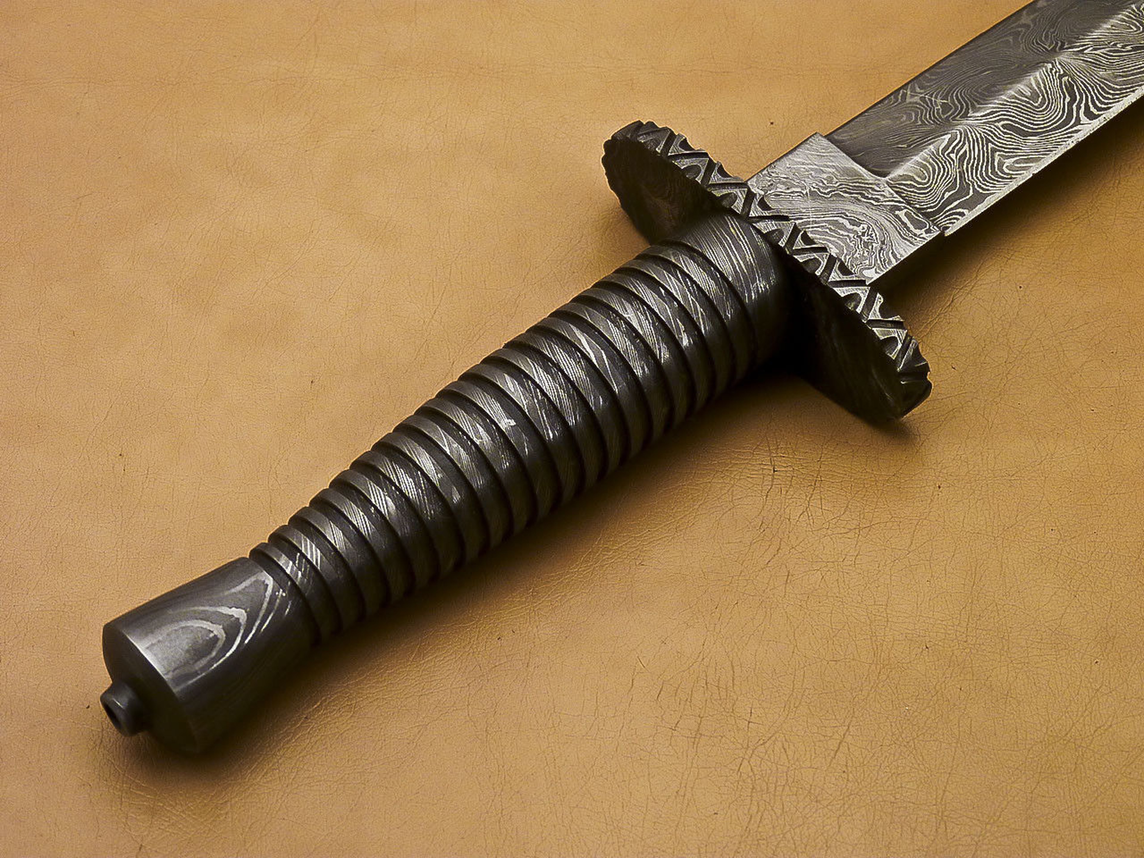 Handmade British-Style Damascus Steel Dagger – Forged Blade & Handle with Leather Sheath | Custom Gift Knife – view 4