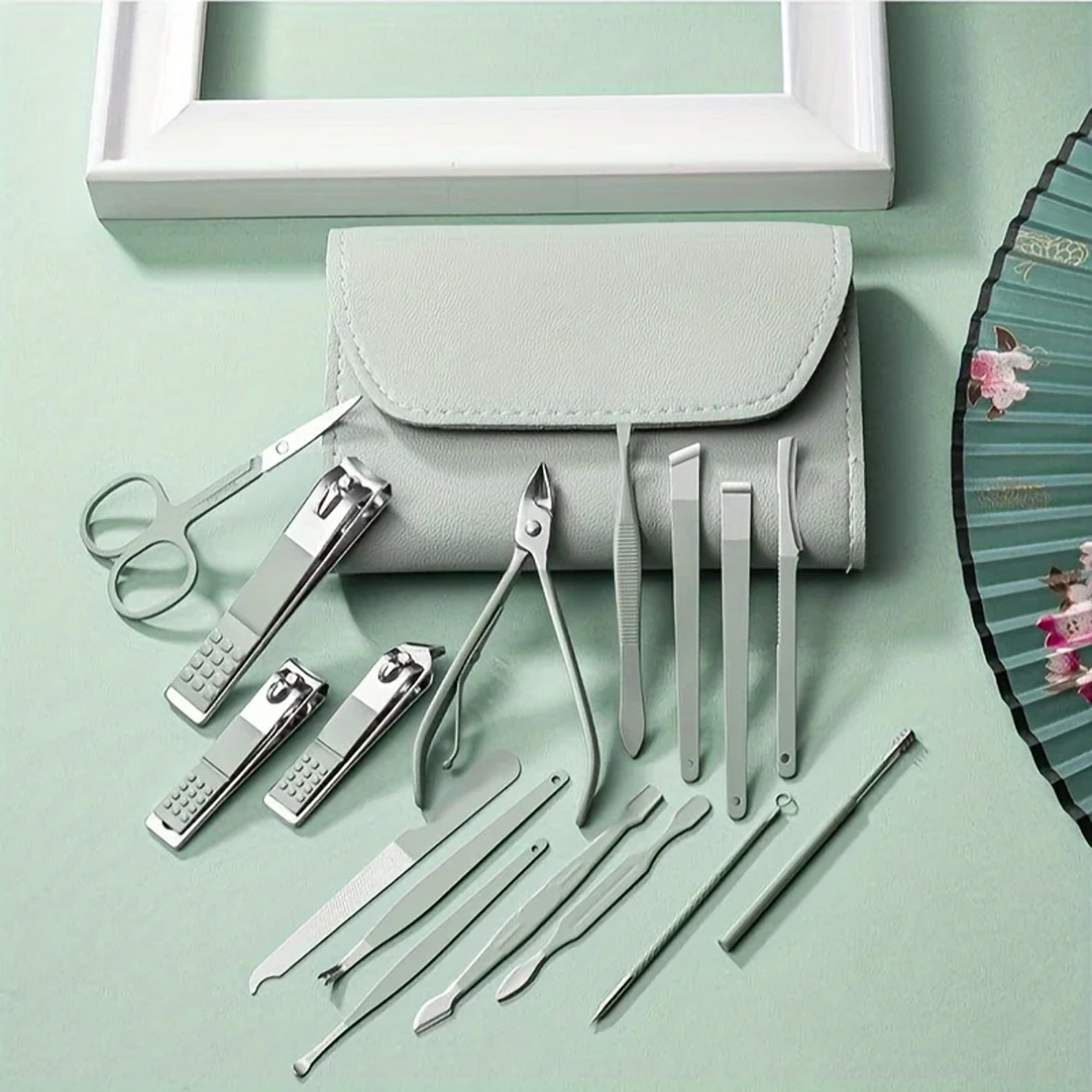 Manicure Set with Nail Clippers and Cuticle Nipper Travel Case – view 2
