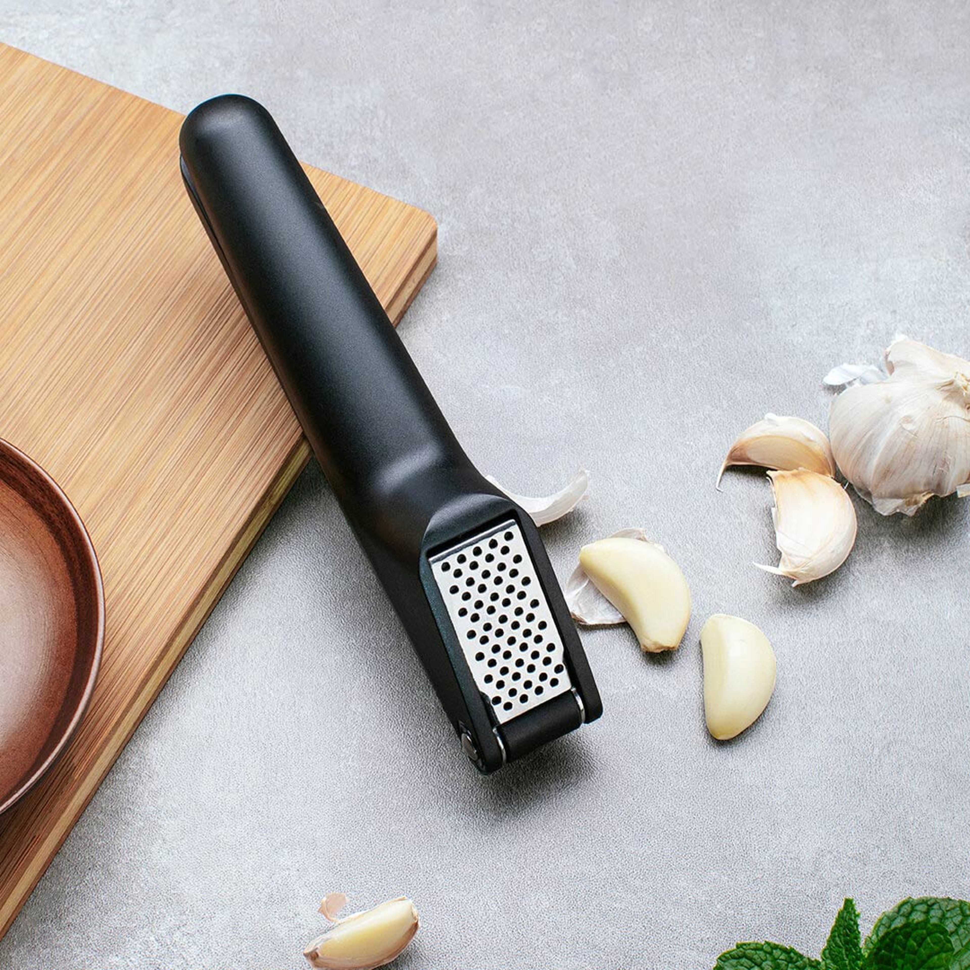 Easy Clean Metal Garlic Press Detachable Garlic Mincer Crusher 2