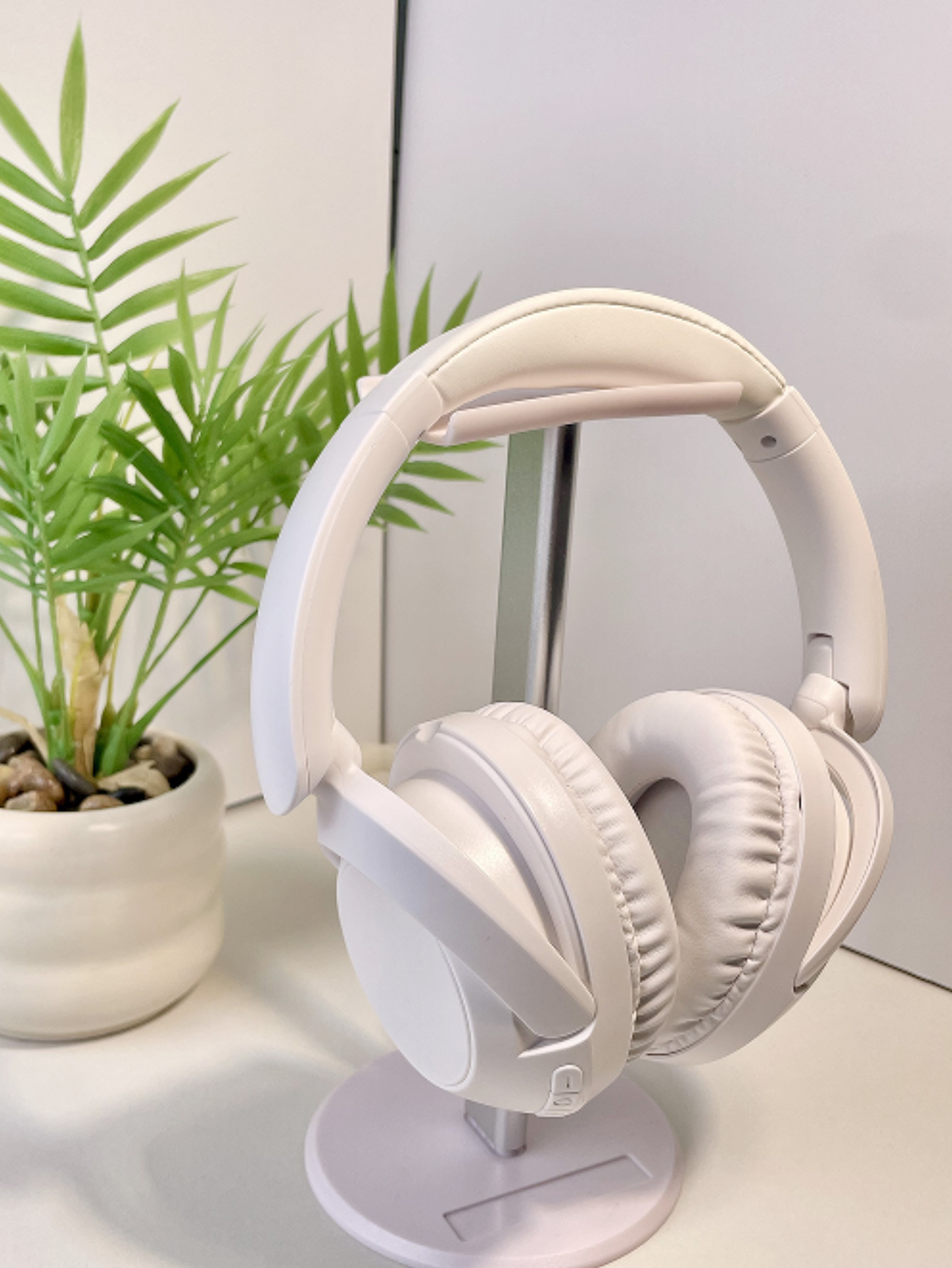 Foldable Wireless Bluetooth OverEar Headphones Low Latency Gaming  Sports Headset With Extended Bat 1